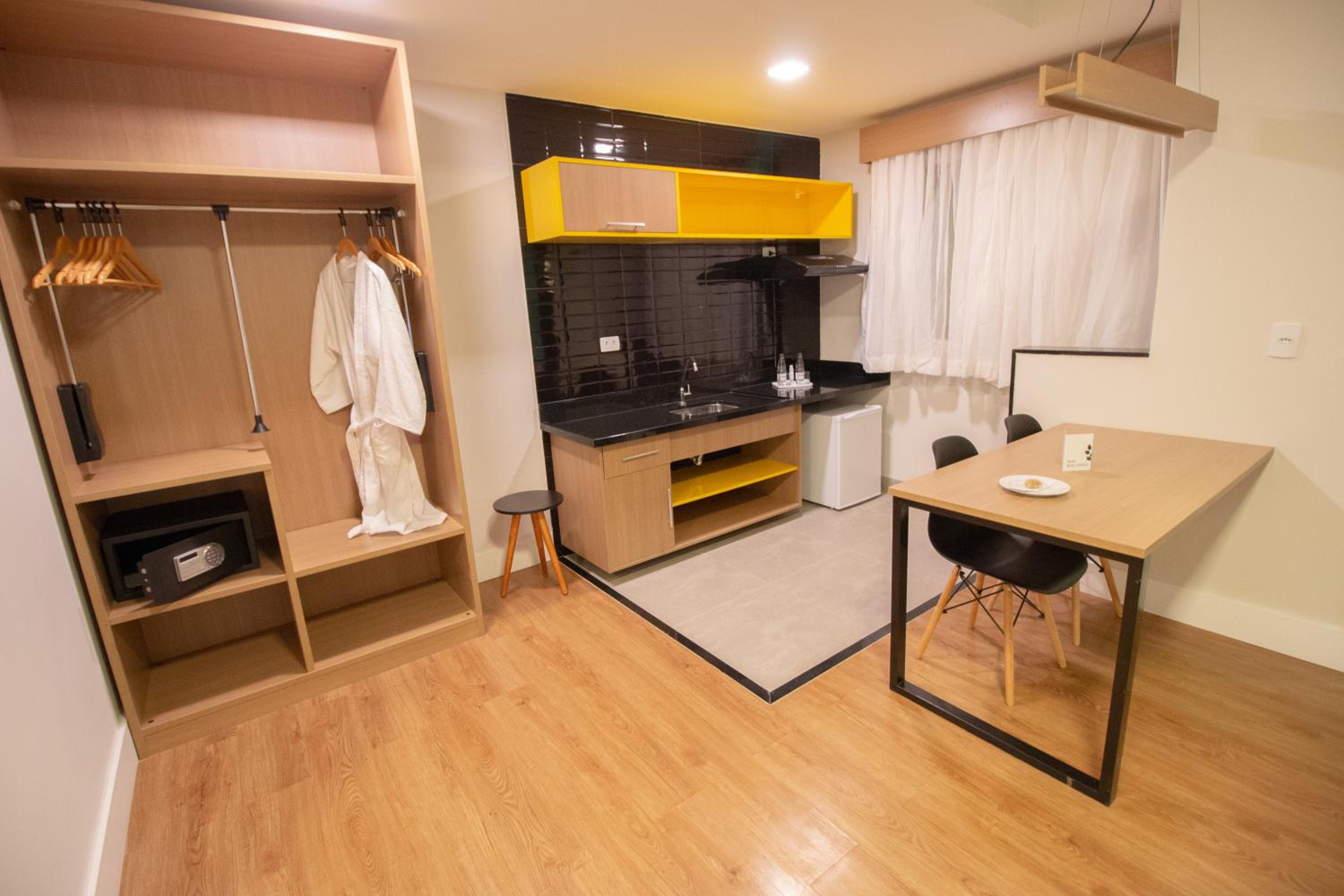 Deluxe Queen Suite - Disability Access photo 1