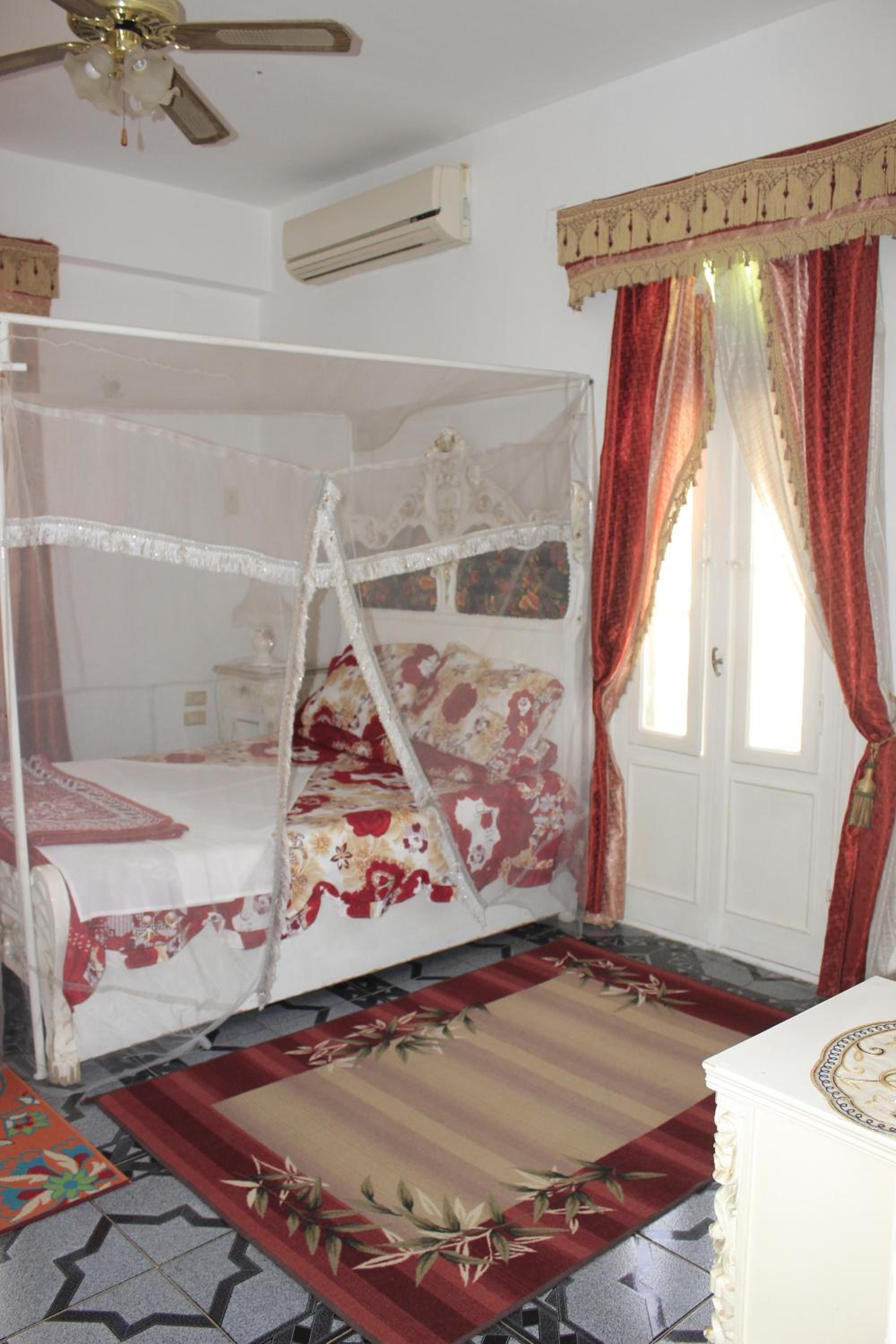 Twin Room with Private Bathroom - Photo 8