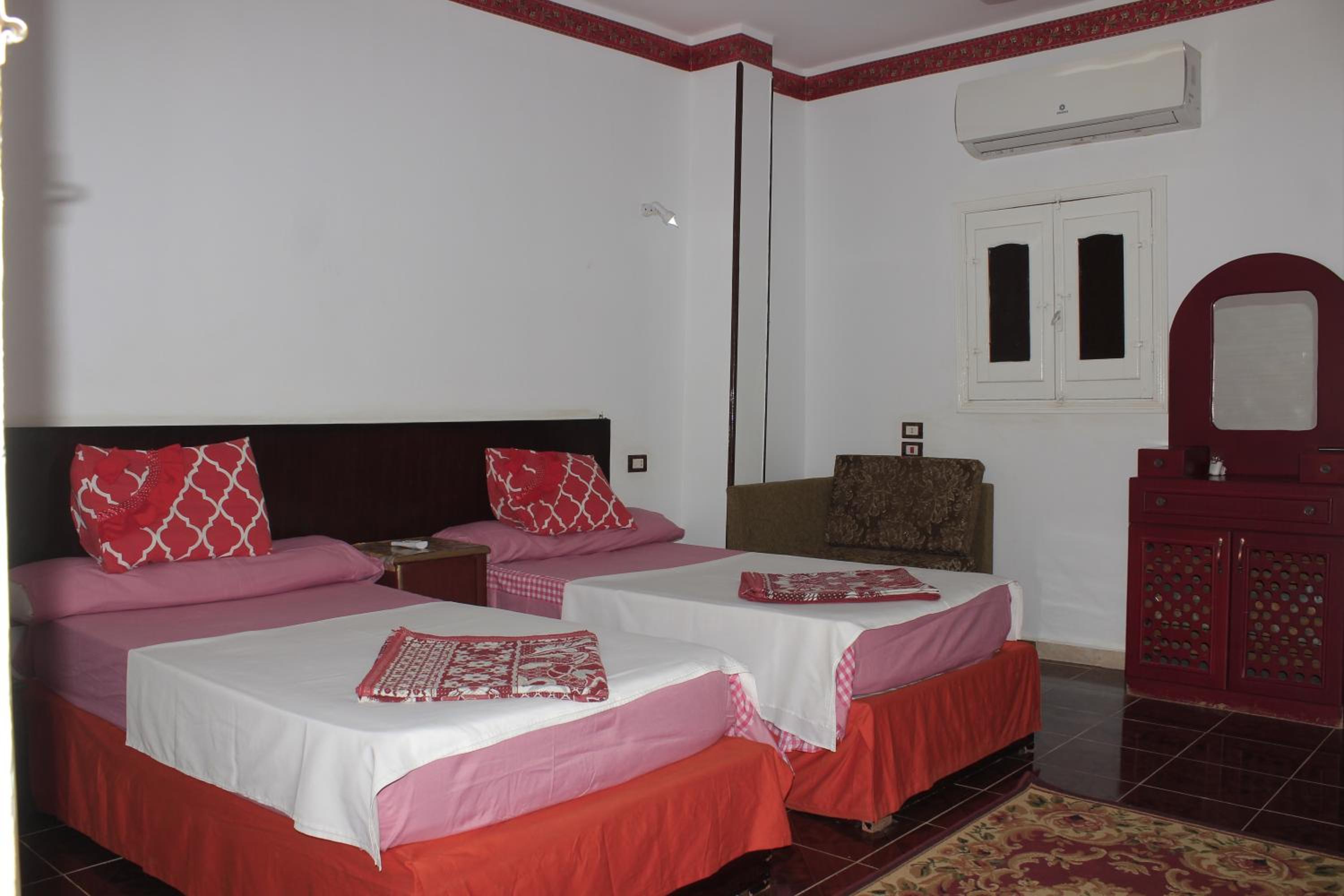 Standard Double or Twin Room with Sea View - Photo 3
