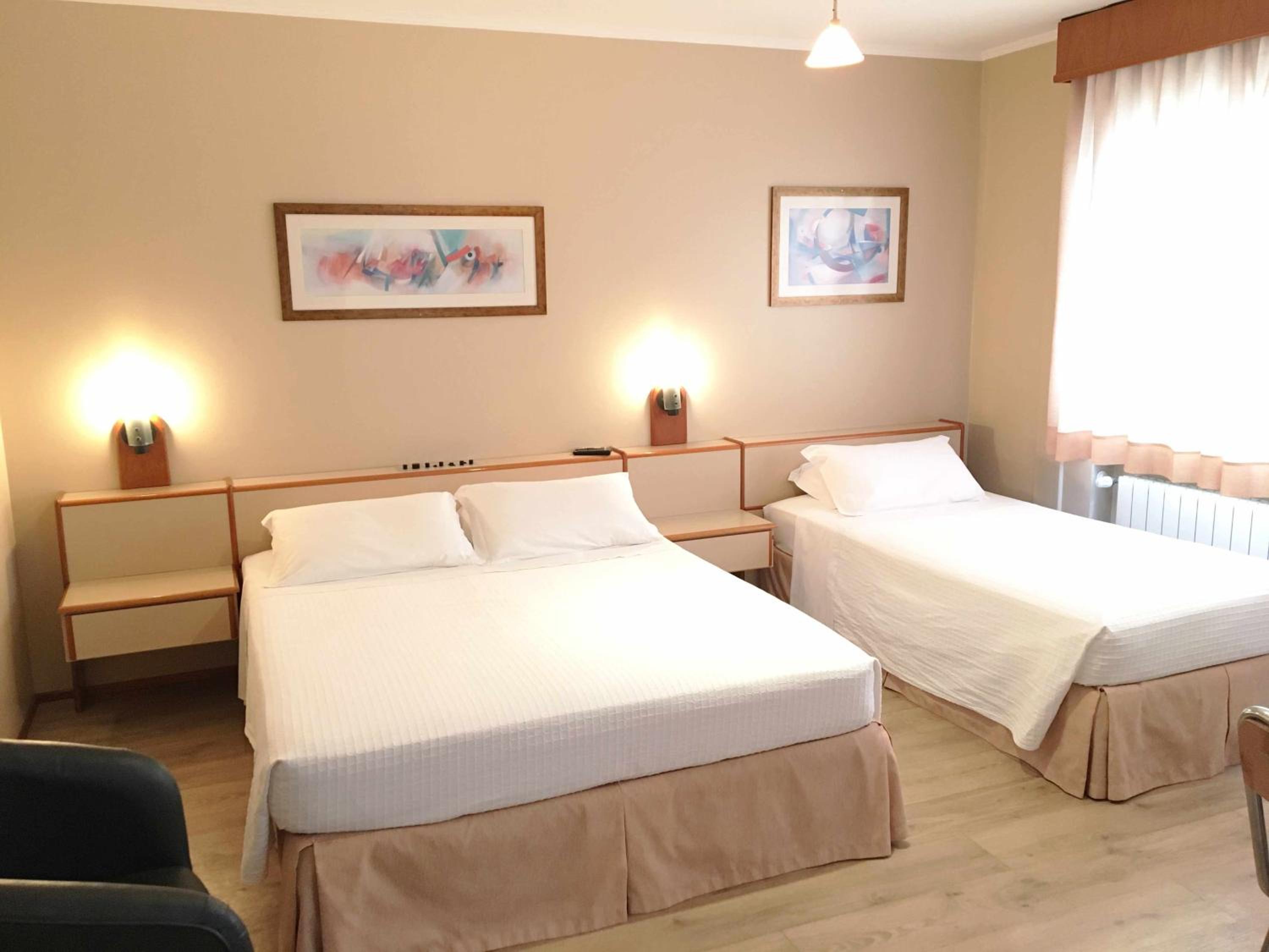 Double Room with Extra Bed photo 1