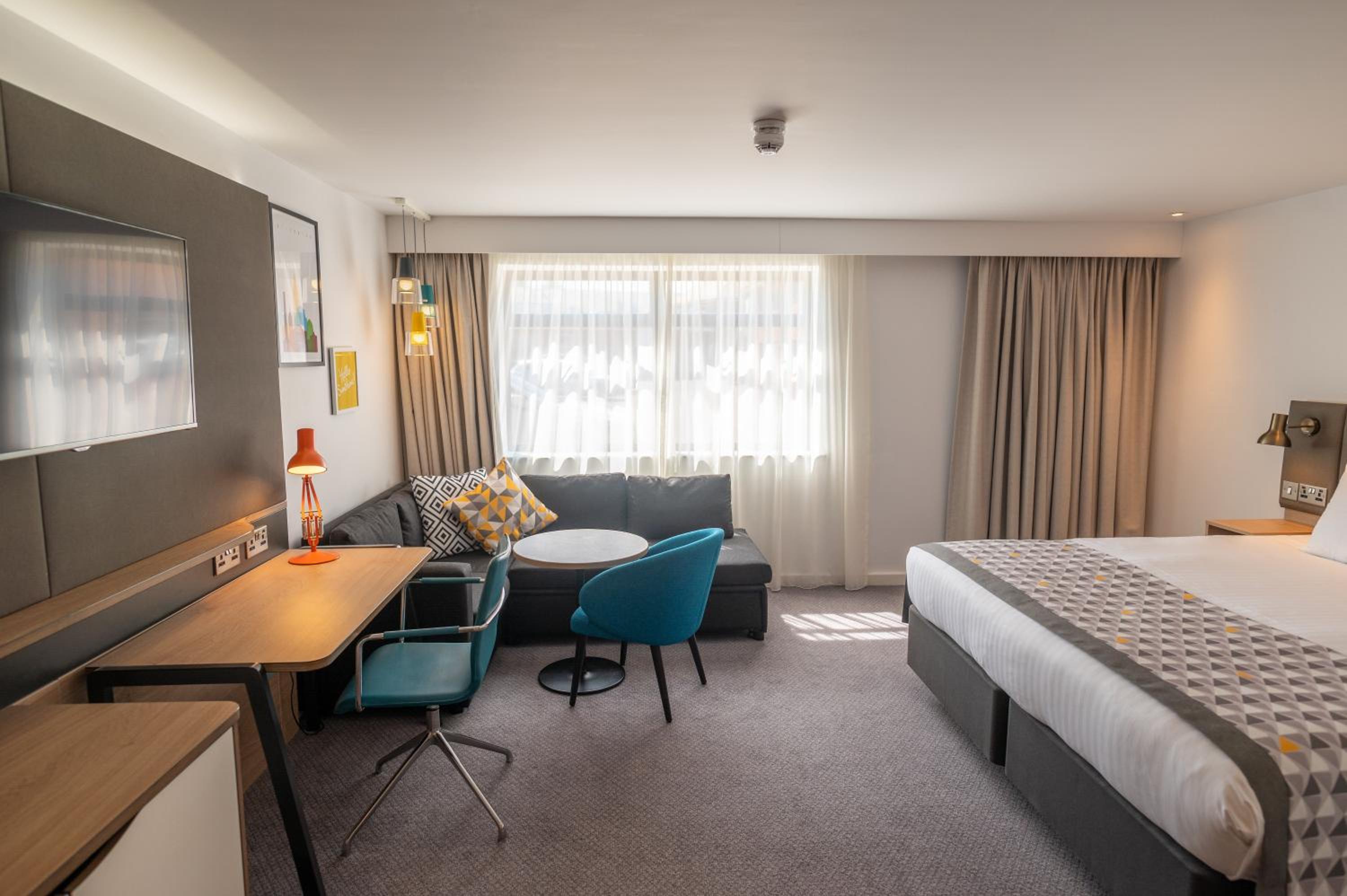 Premium King Room - Photo 19