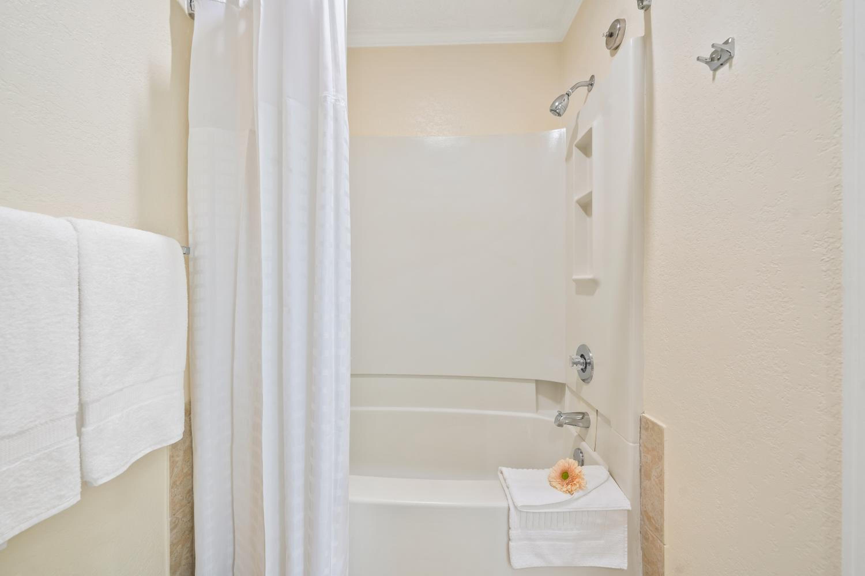 Double Suite with Two Double Beds - Non-Smoking - Photo 2