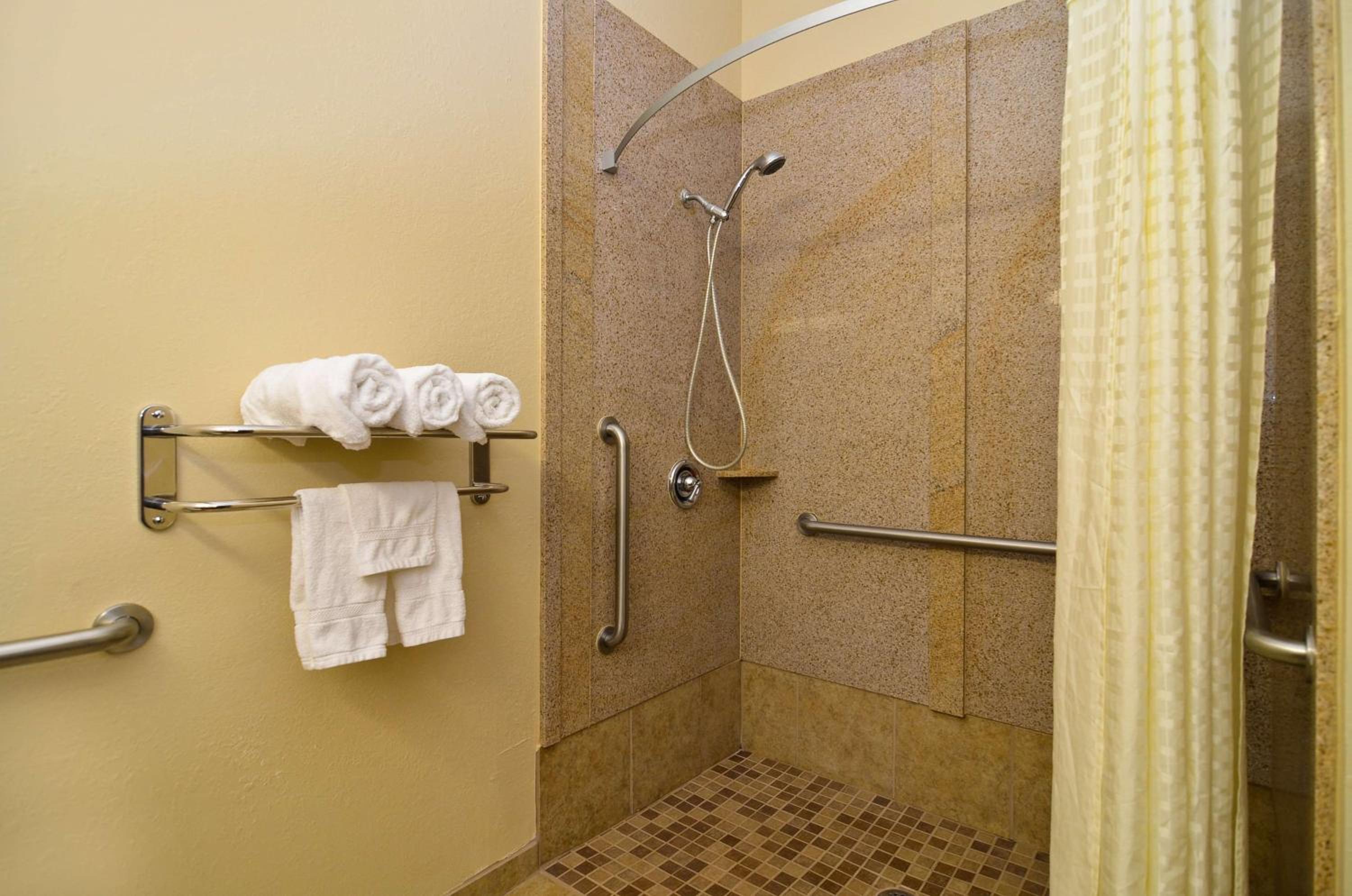 King Room With Roll-In Shower - Disability Access - Non Smoking
