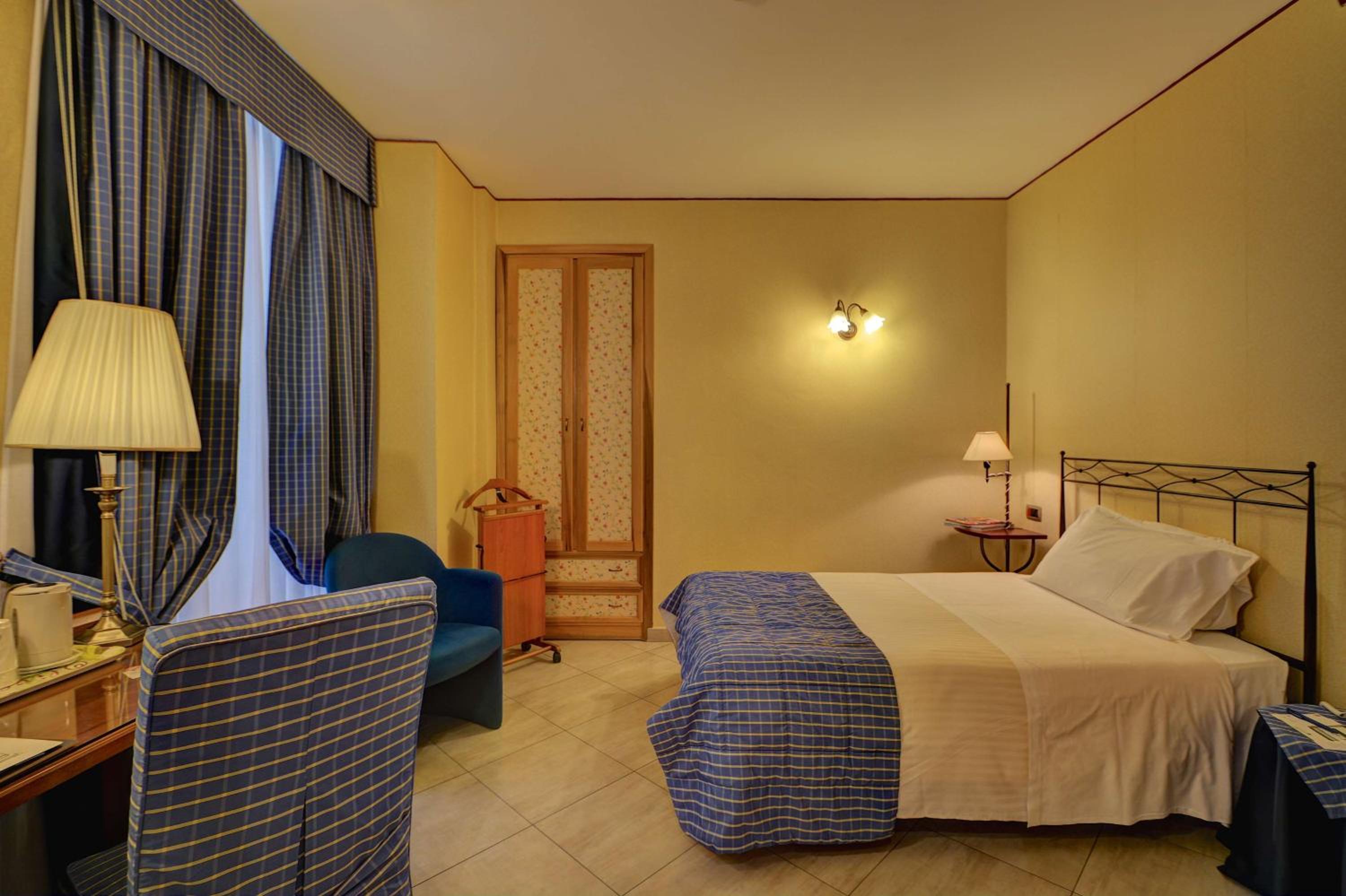 Standard Single Room - Photo 2