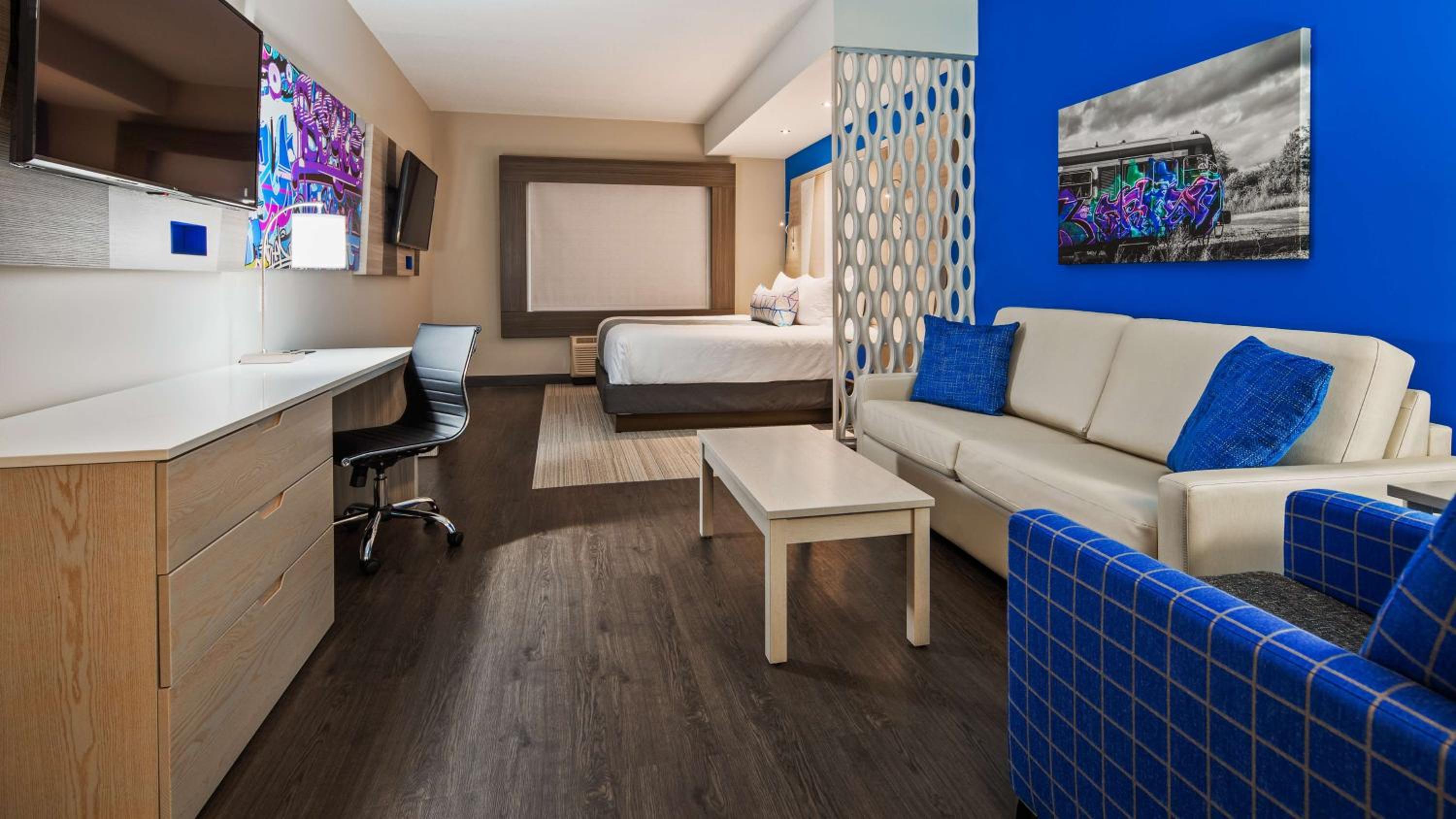 King Suite with Sofa Bed - Non-Smoking