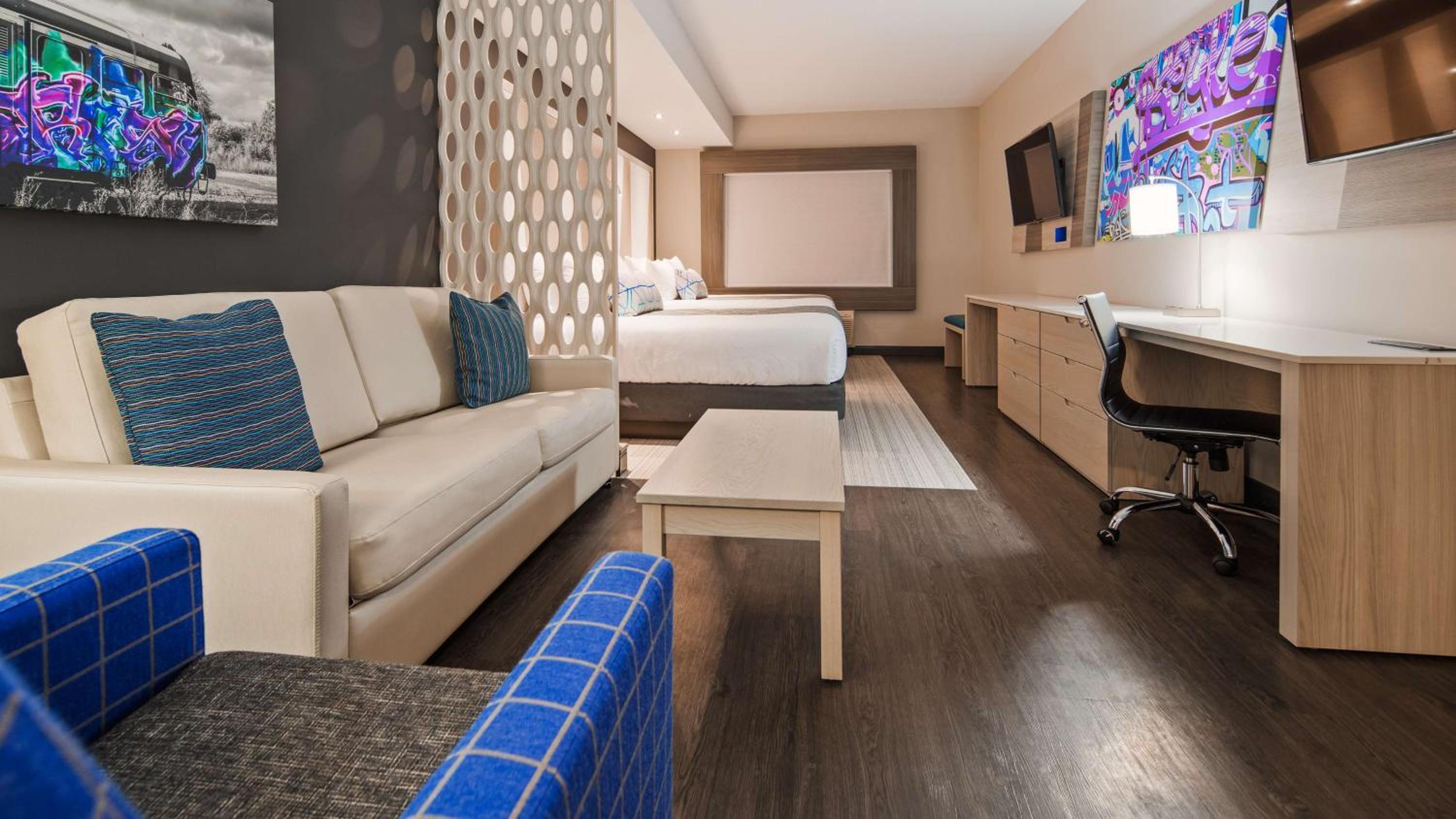 Queen Studio with Two Queen Beds - Non-Smoking/Pet Friendly - Photo 4