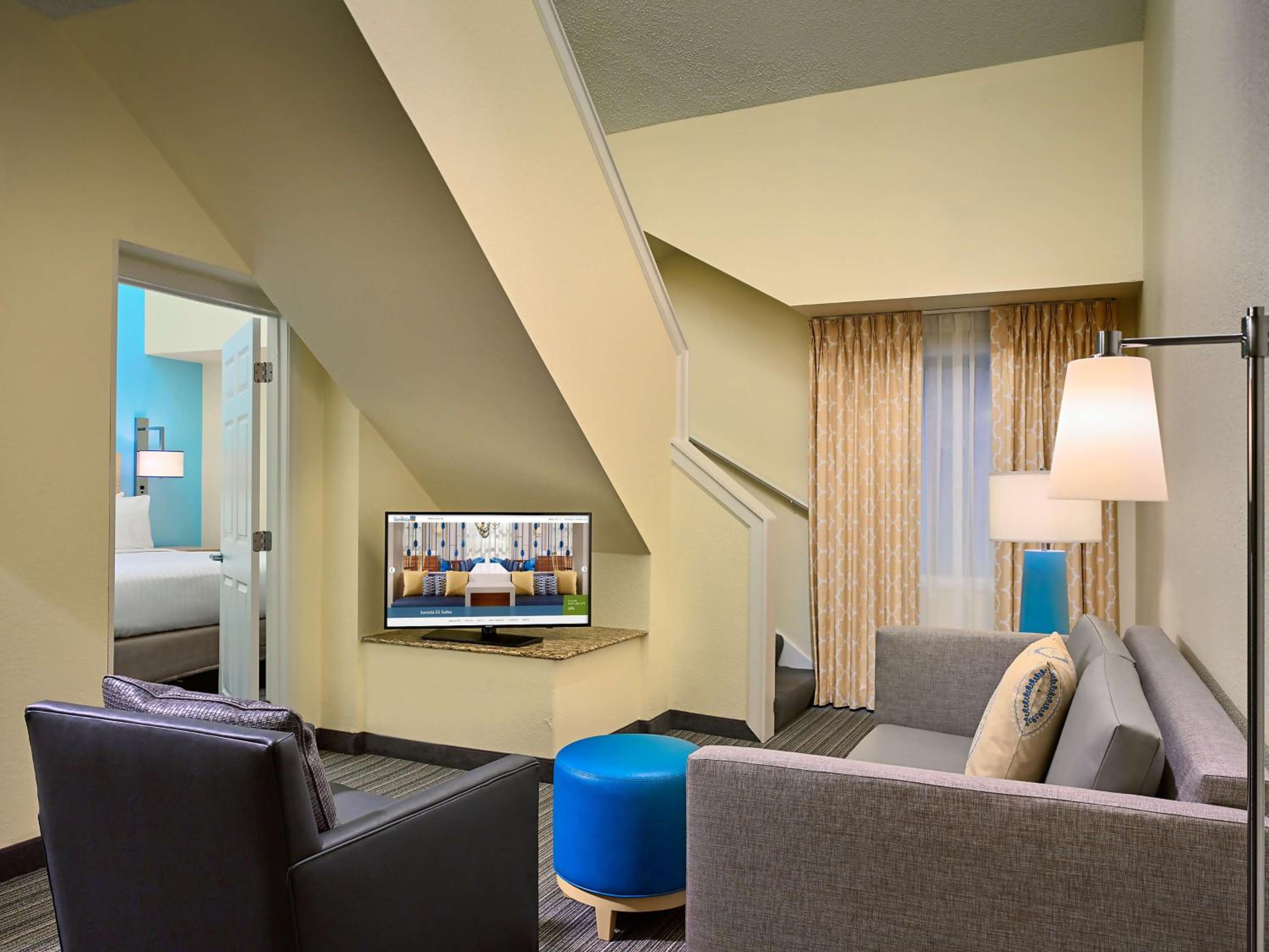 Two Bedroom Loft Suite - King & Queen photo 2