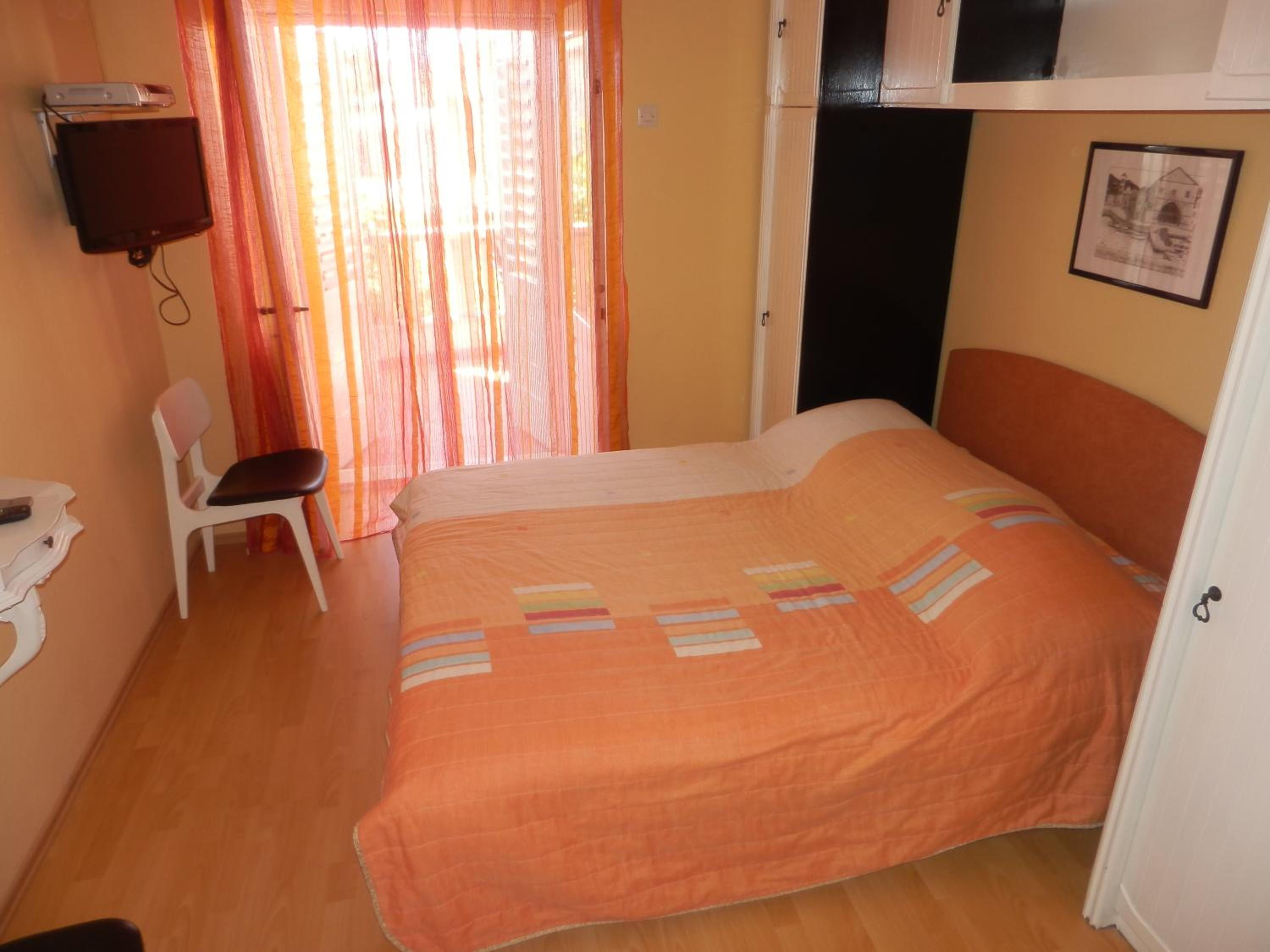 Apartment with Balcony photo 1