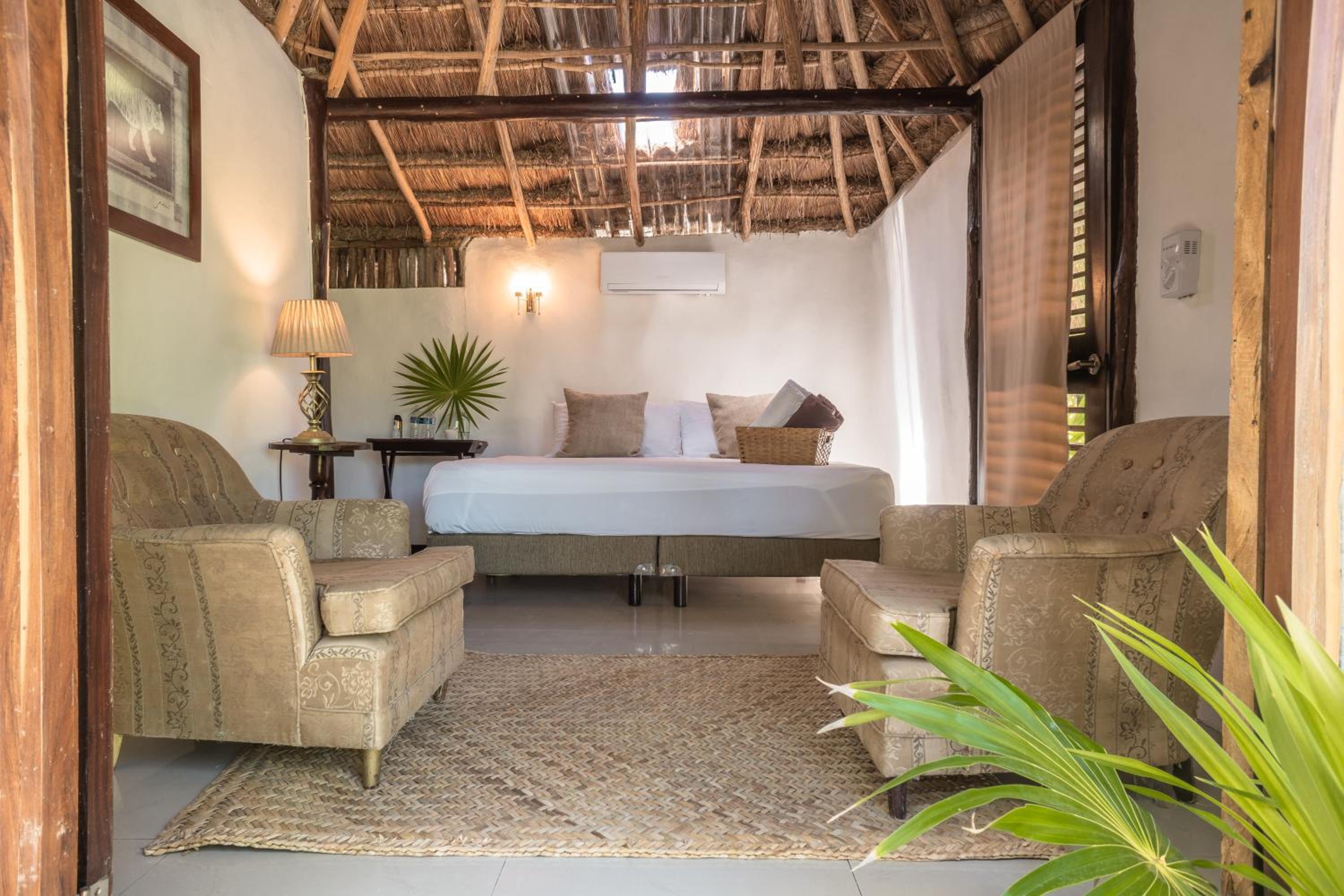 Double Room with Private Bathroom - Photo 8