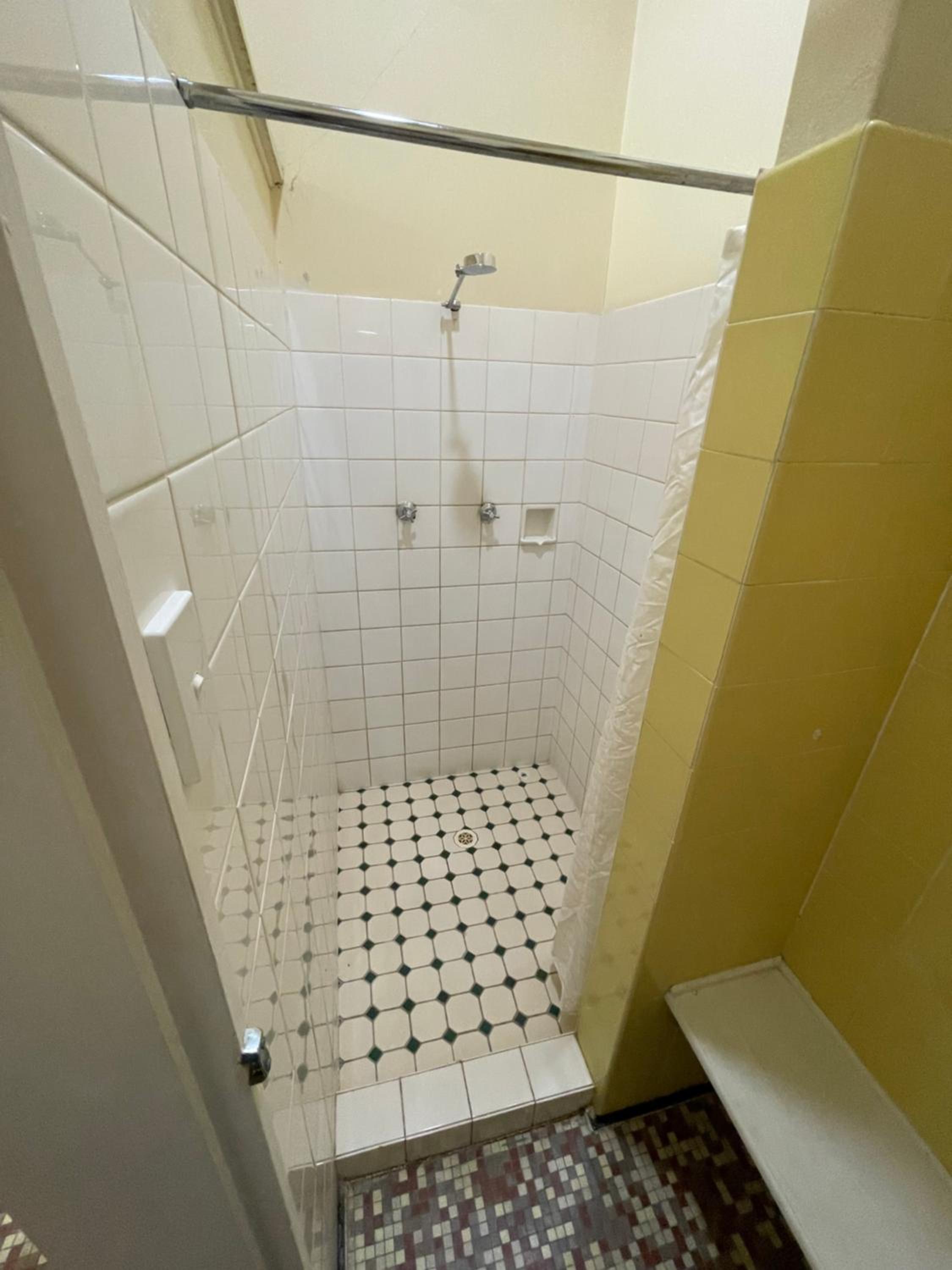 Basic Triple Room with Shared Bathroom photo 3