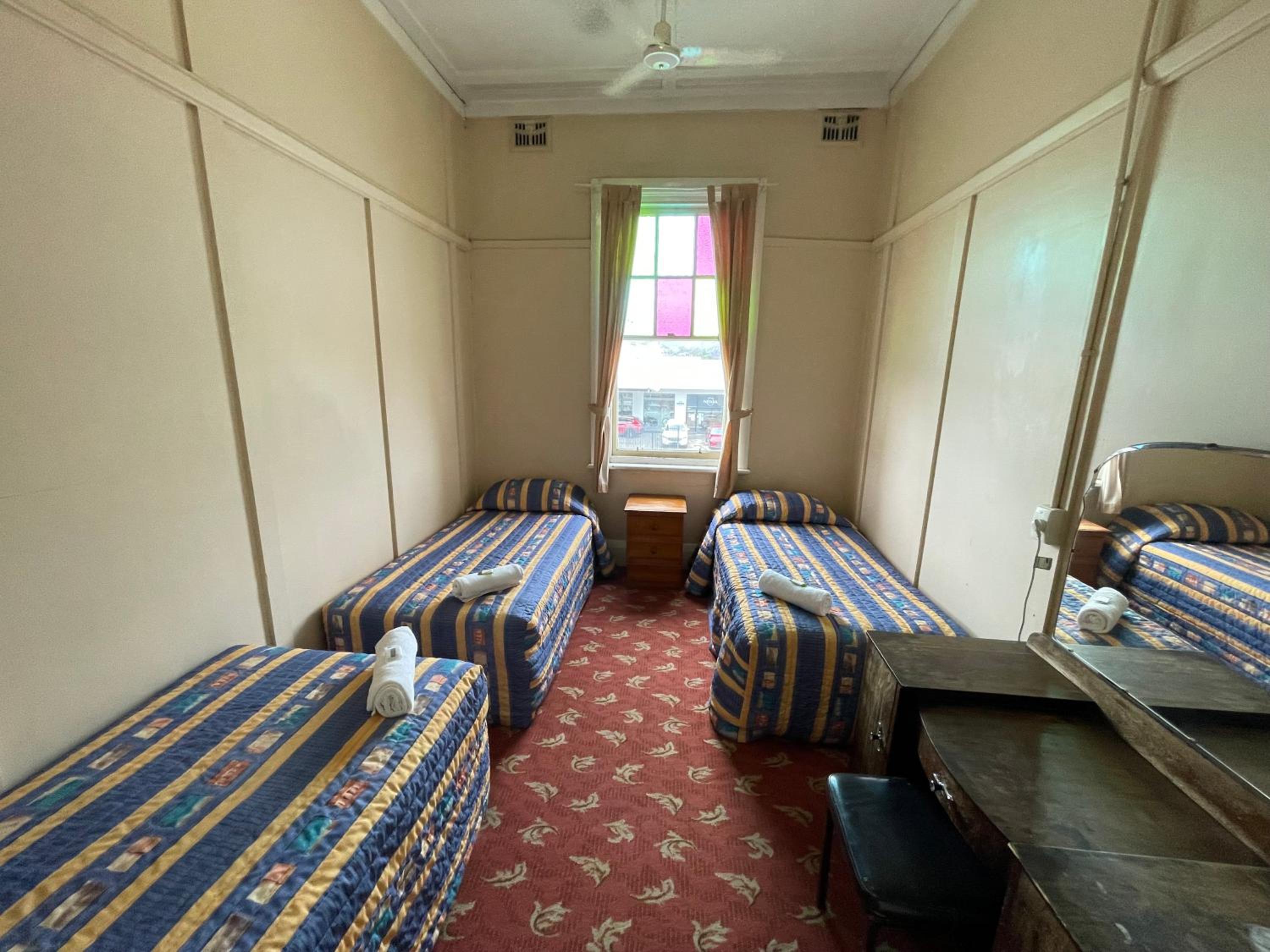 Basic Triple Room with Shared Bathroom photo 1