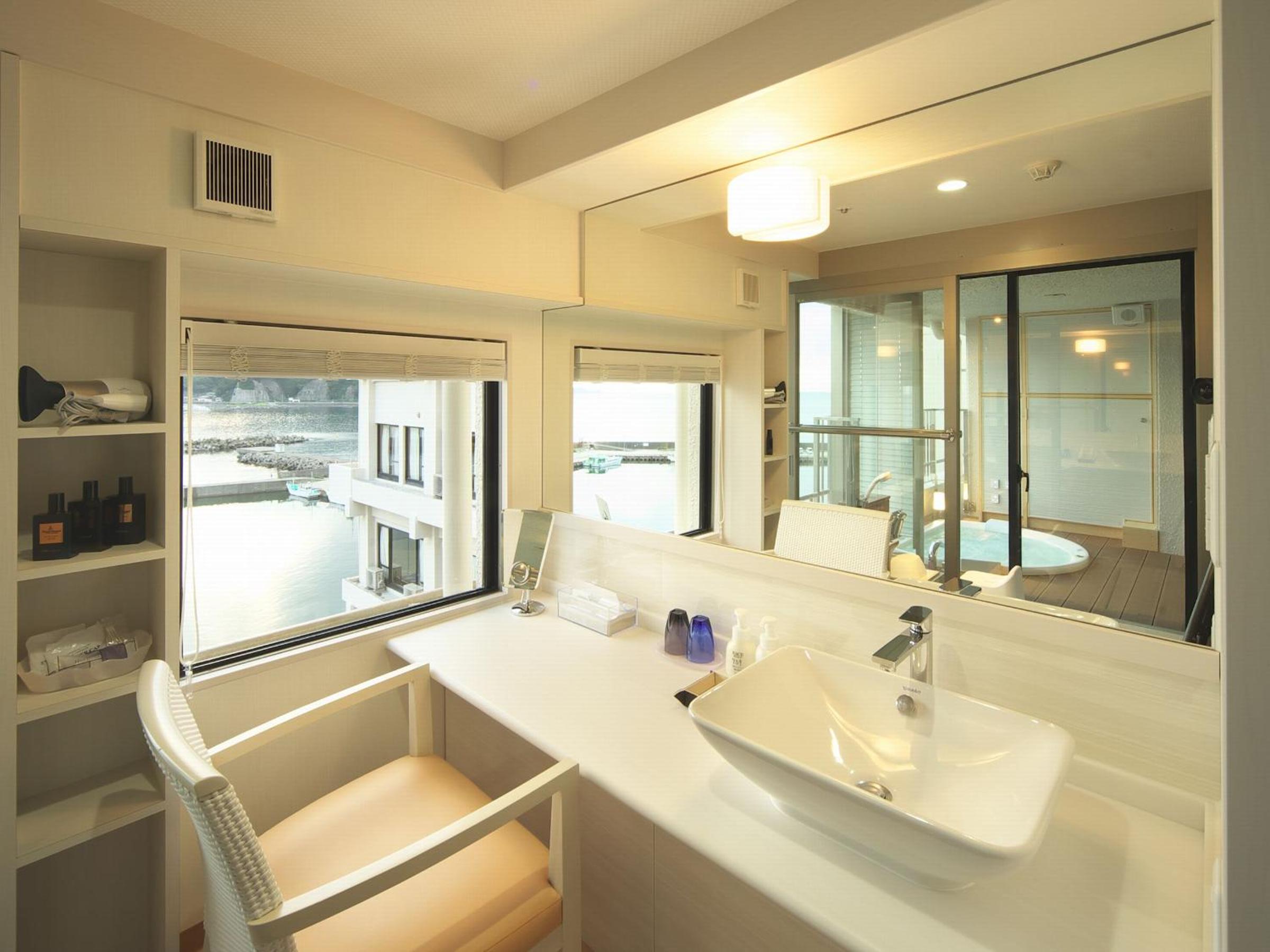 Twin Room with Sea View photo 2