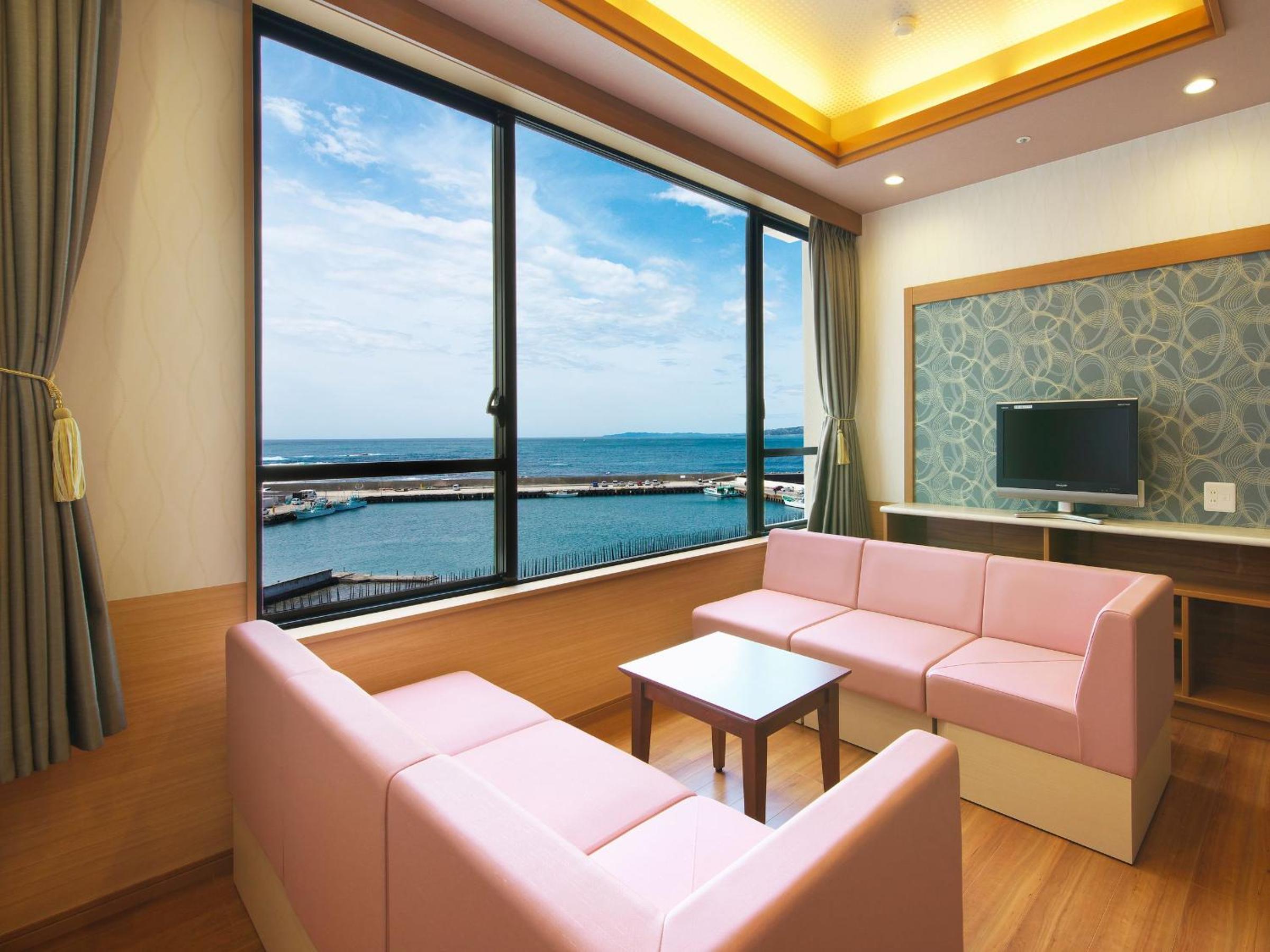 Deluxe Family Room photo 3