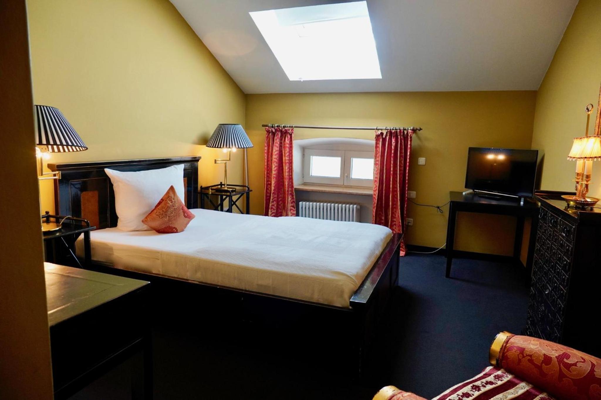 Budget Double Room photo 3