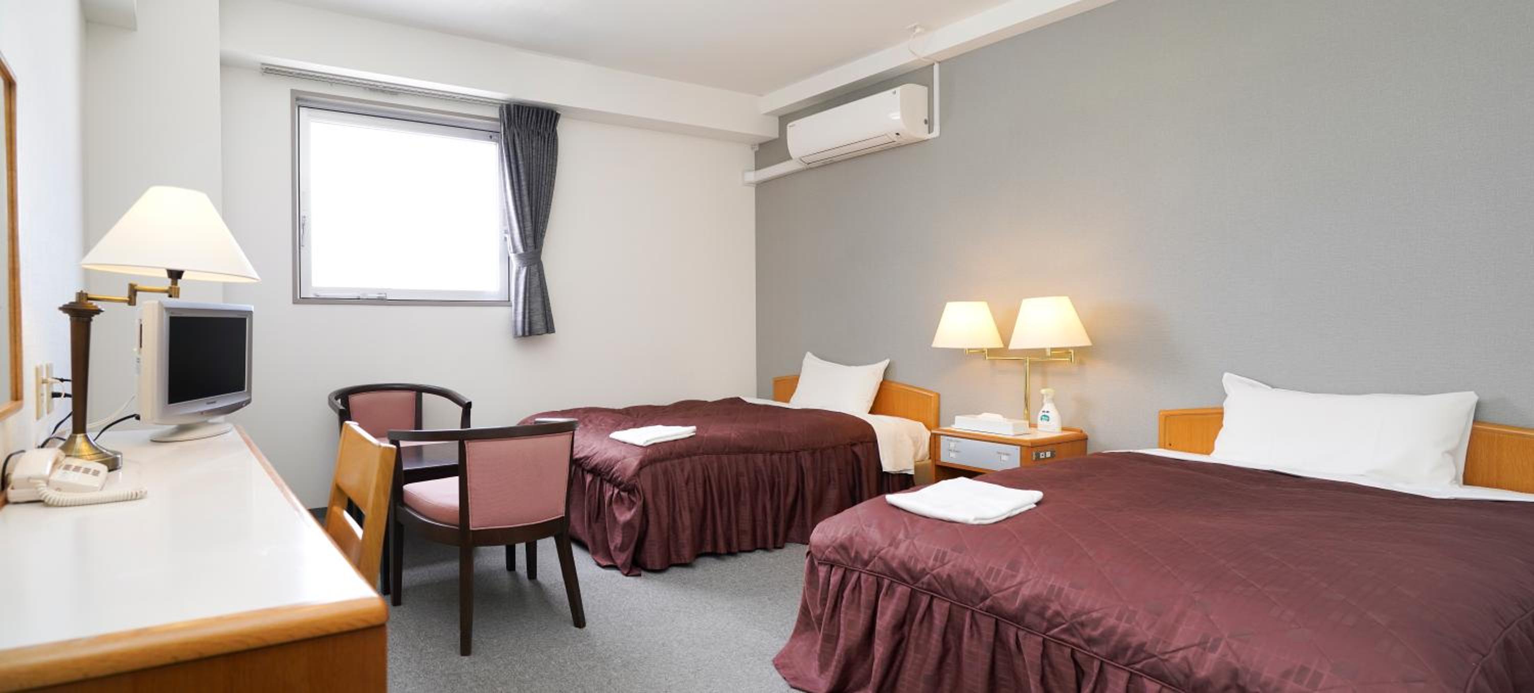 Twin Room - Smoking photo 1