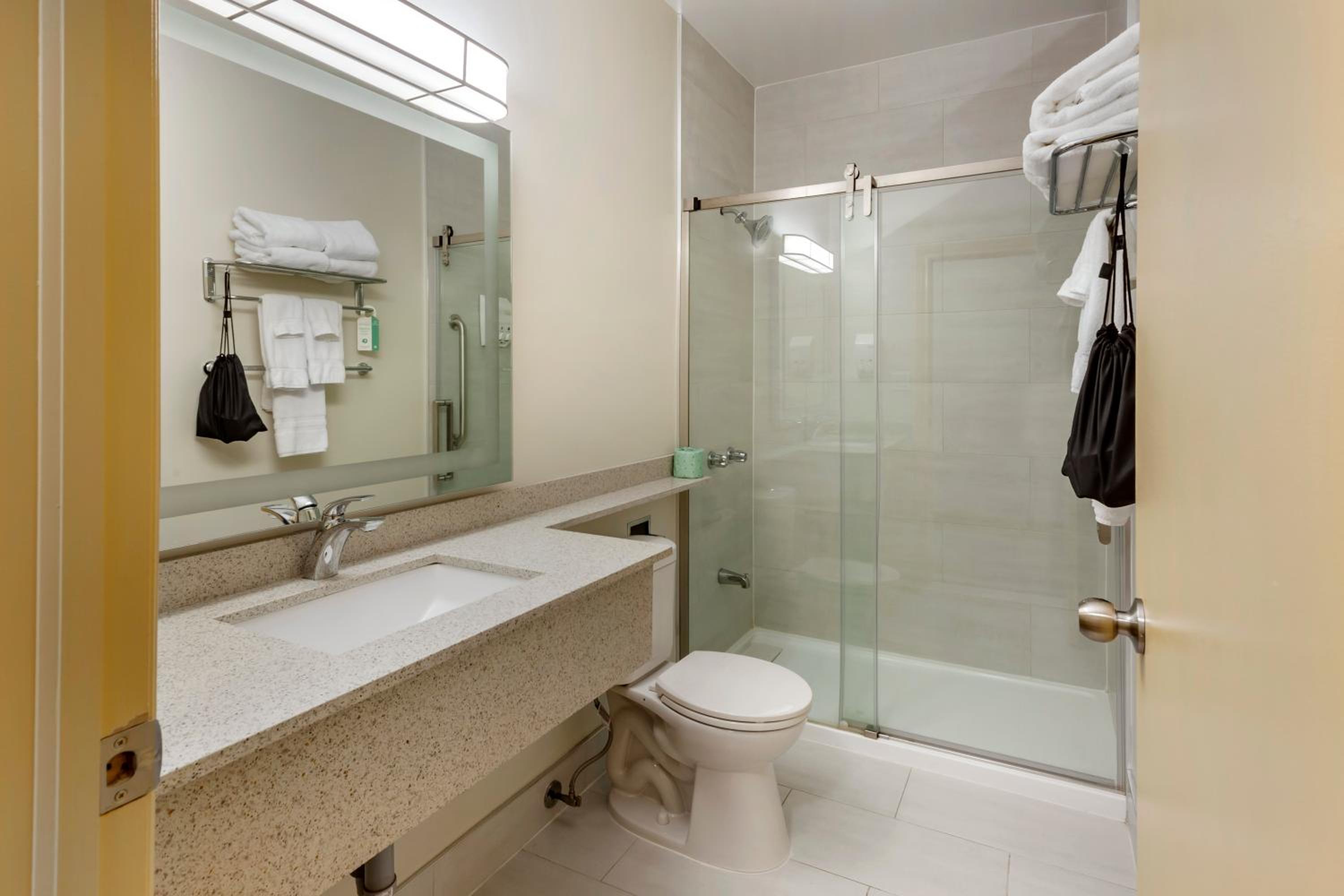 Queen Room with Two Queen Beds and Kitchen photo 2