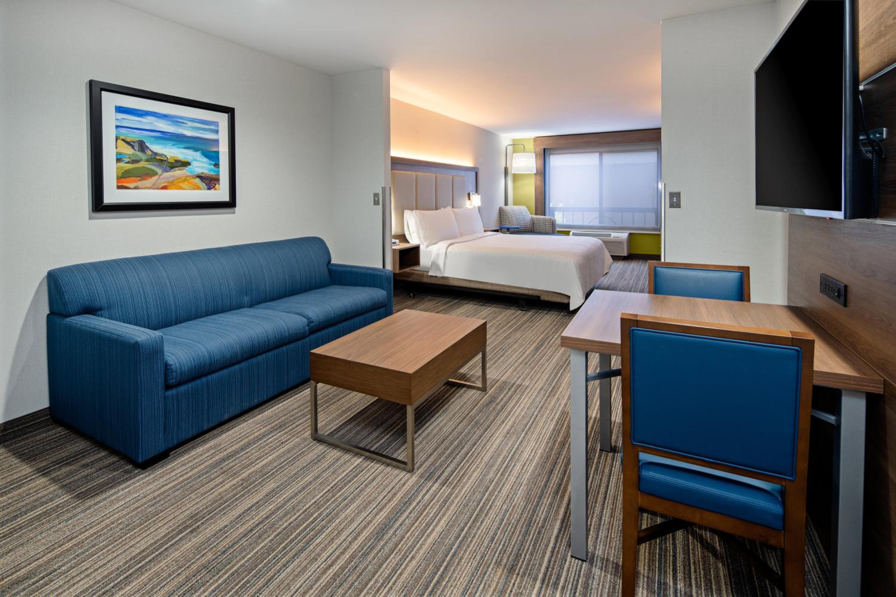 King Suite with Sofa Bed - Photo 11