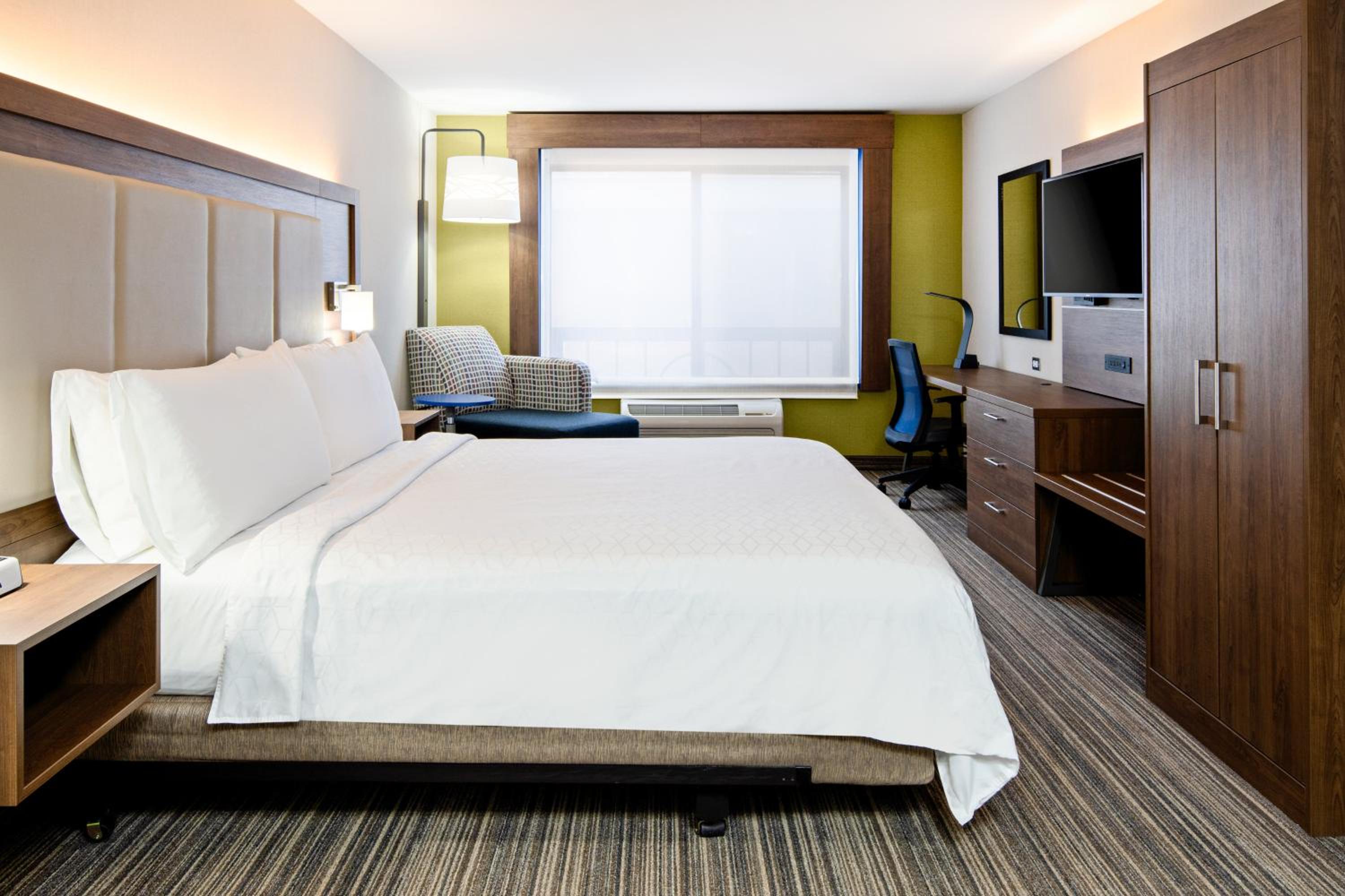 Standard King Room - Photo 3