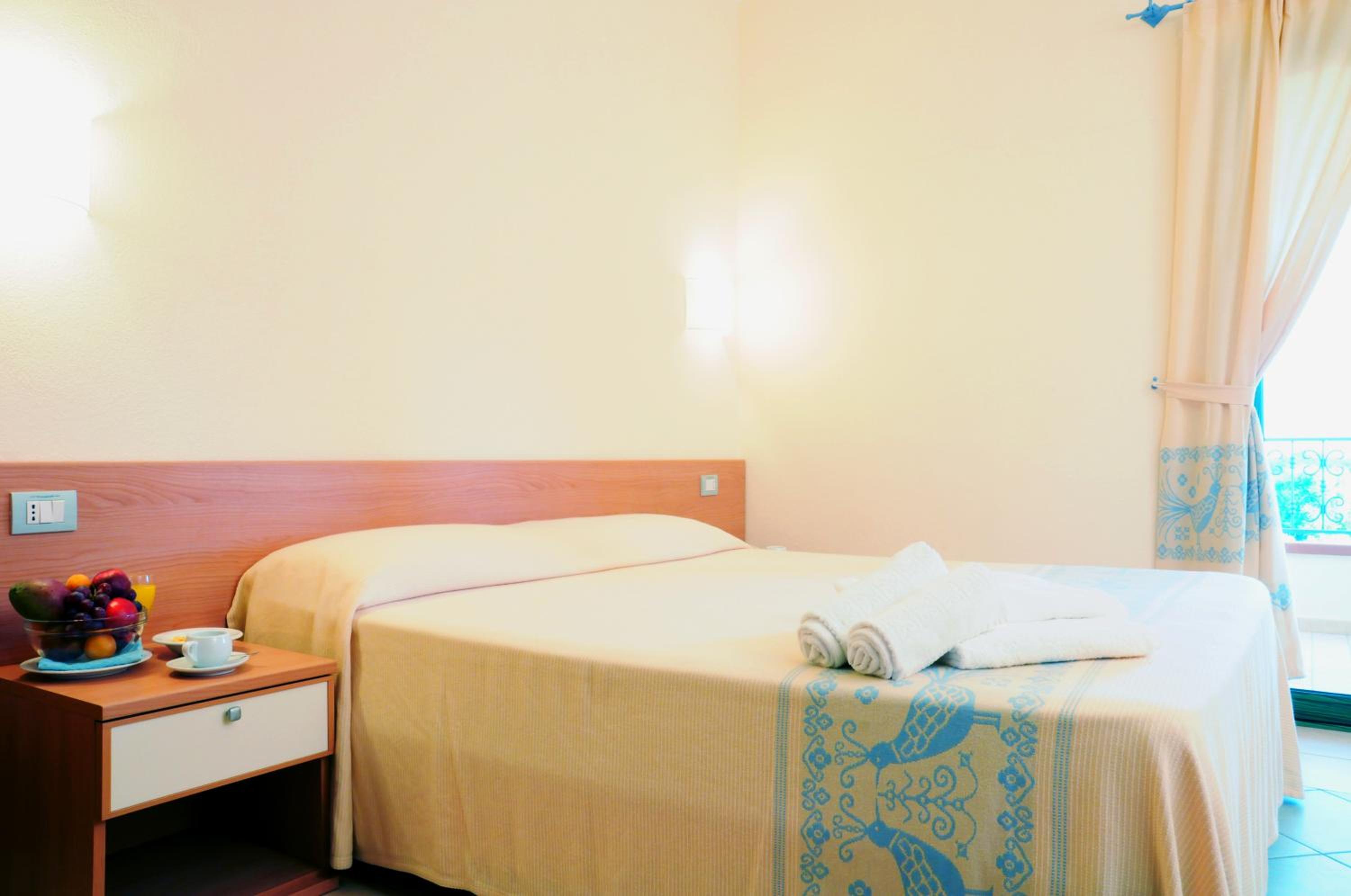 Standard Double or Twin Room - Photo 3
