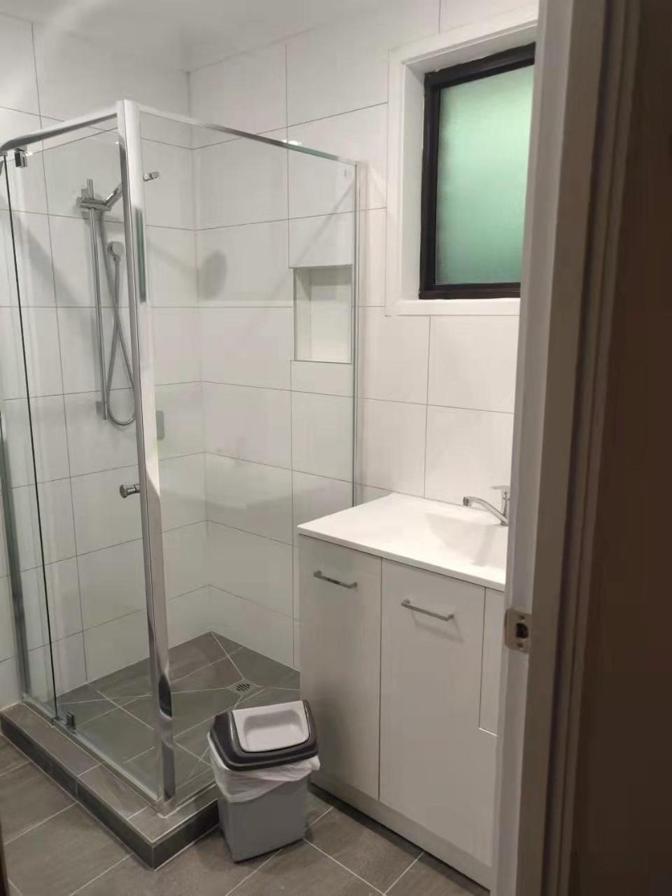 Premium Twin Room - Photo 4
