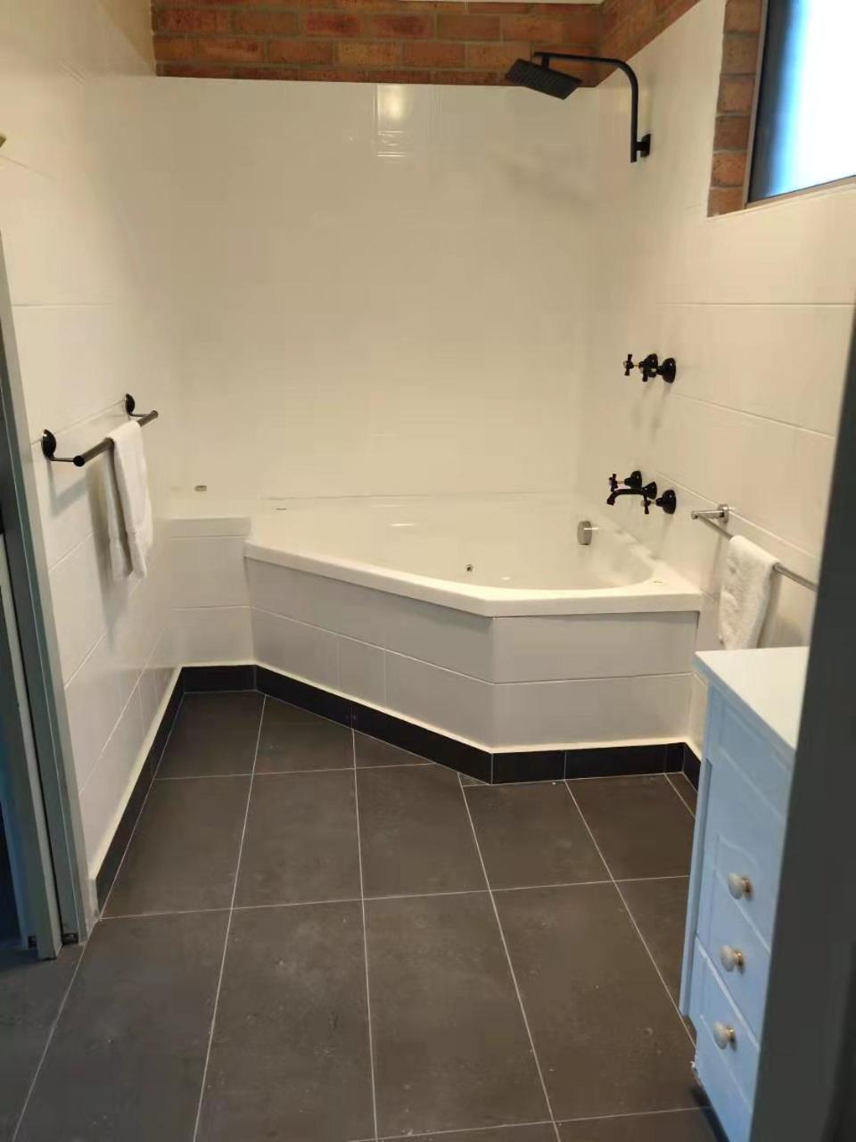 Luxury One-Bedroom Apartment with Spa Bath  - Photo 4