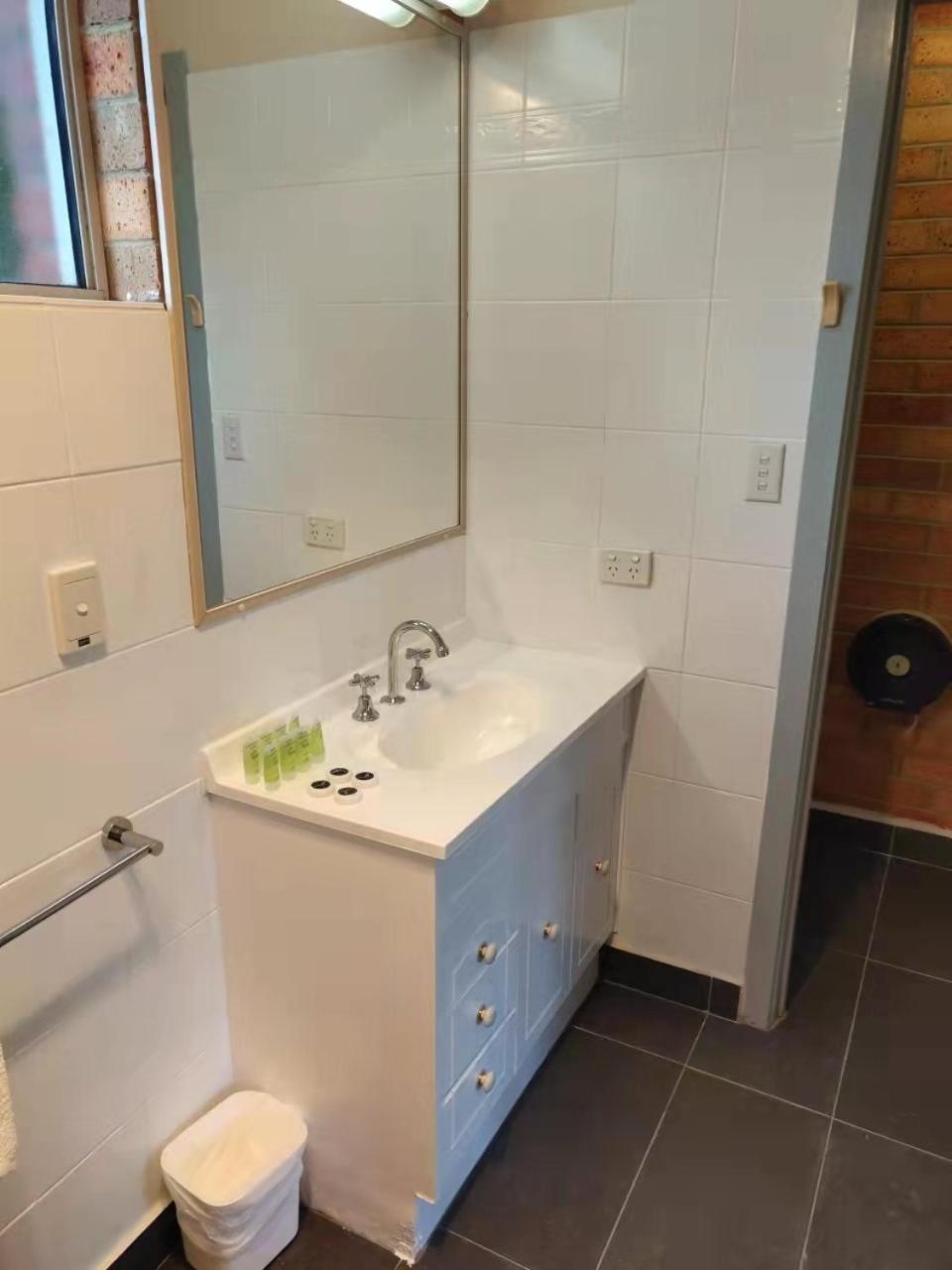 Luxury One-Bedroom Apartment with Spa Bath  - Photo 3