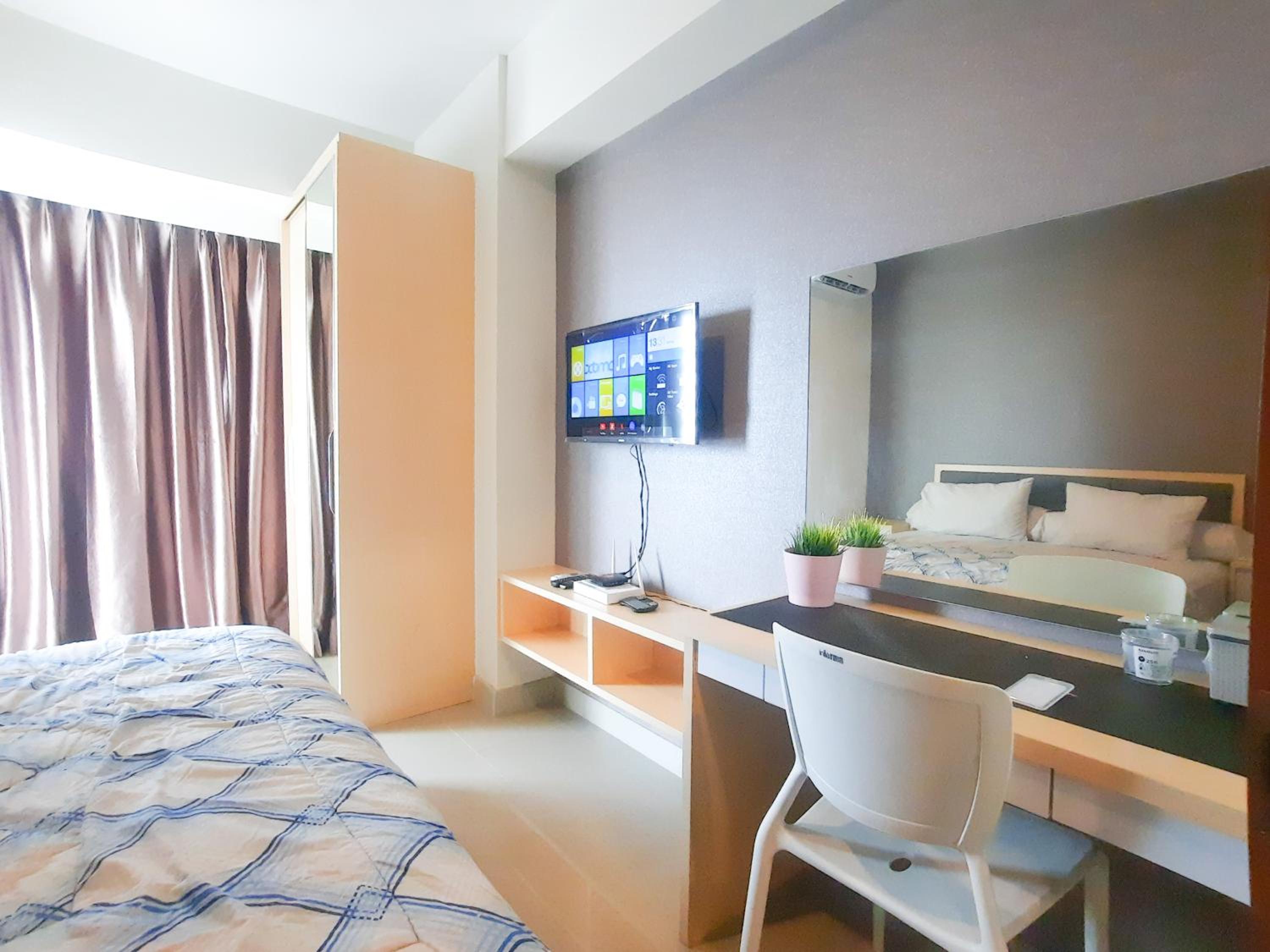 Apartment with Balcony - Photo 4