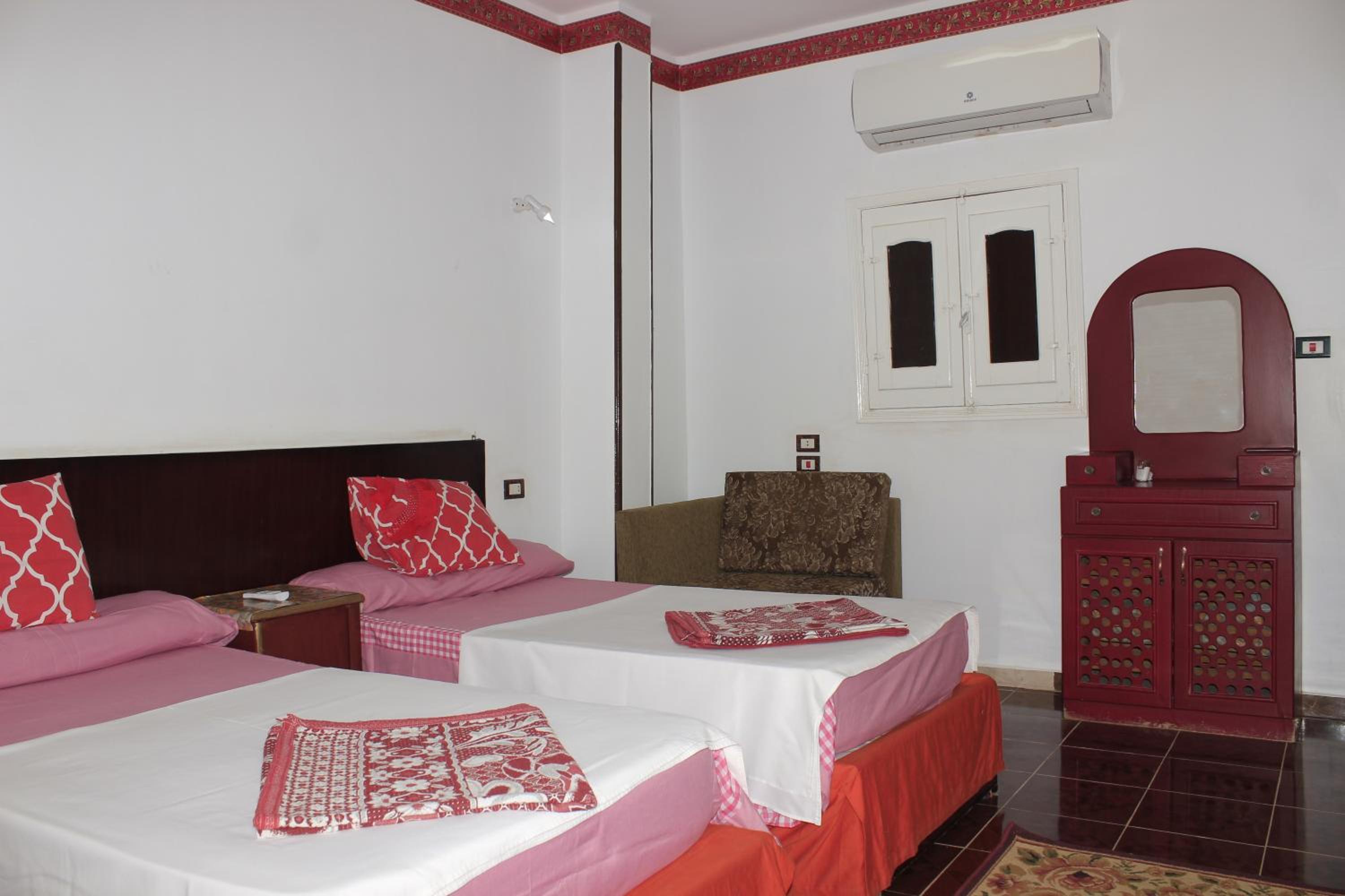 Standard Double or Twin Room with Sea View - Photo 6