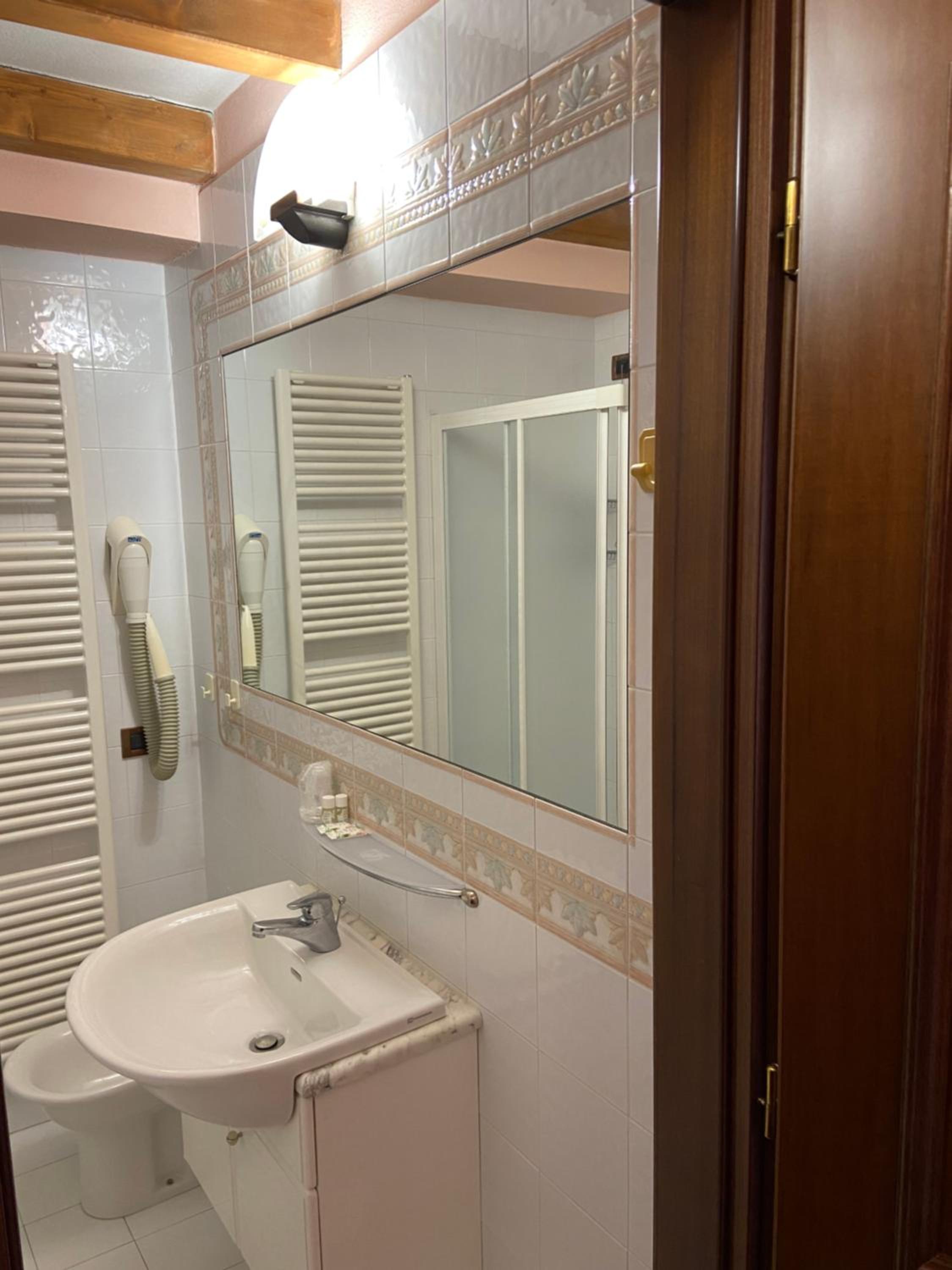 Deluxe Room - Photo 2