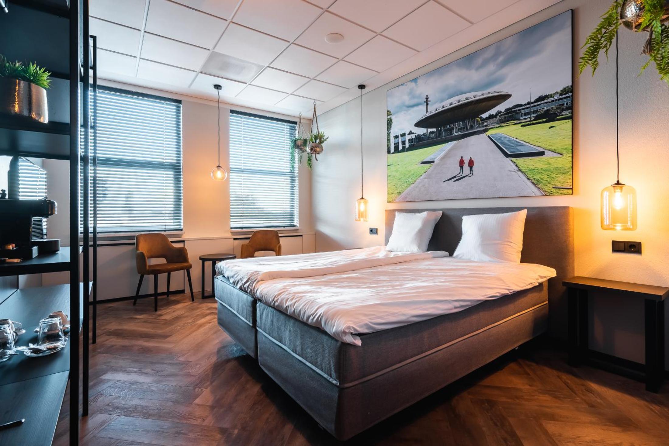 Deluxe King Room photo 2