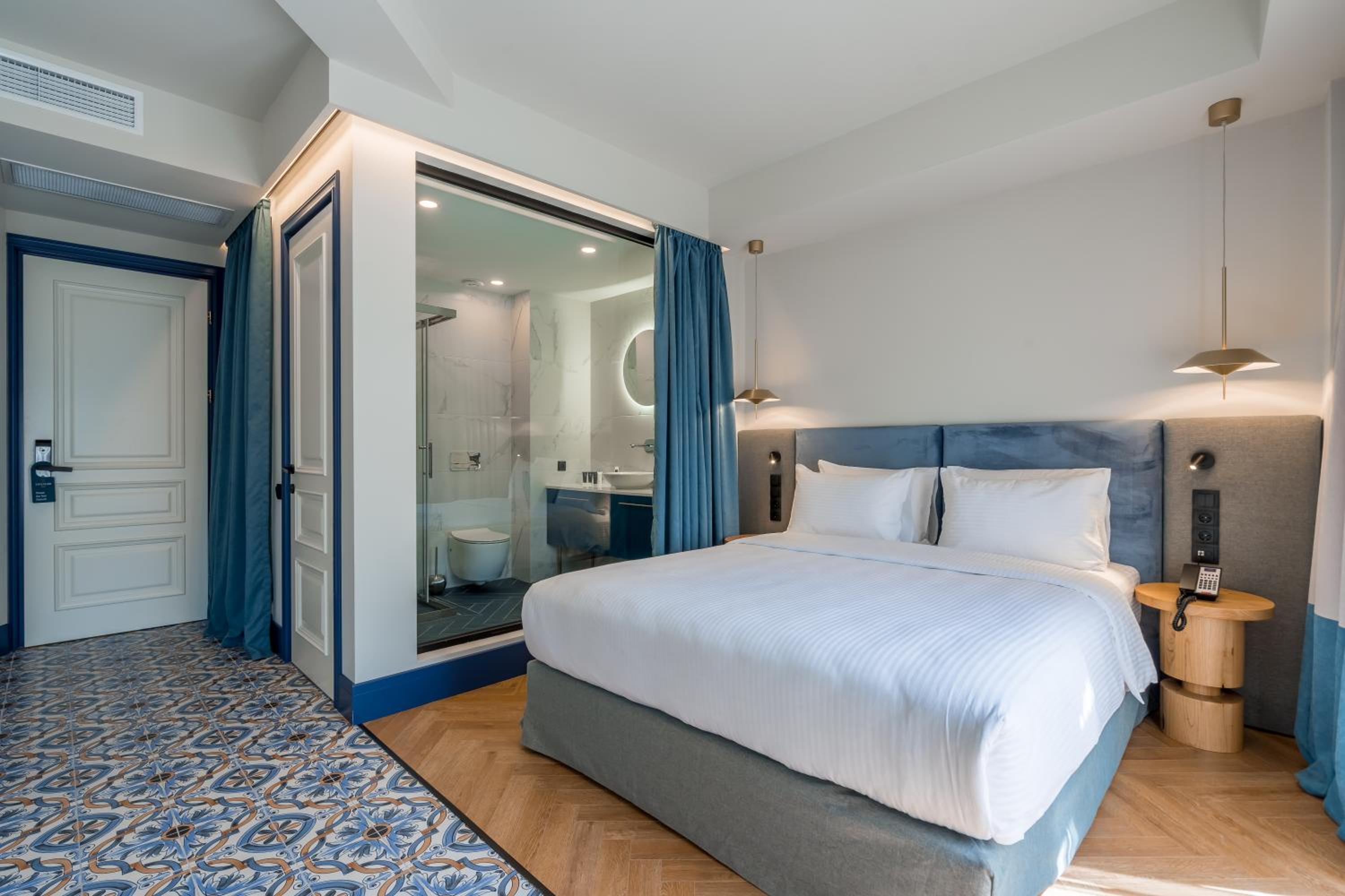 Large Double Room