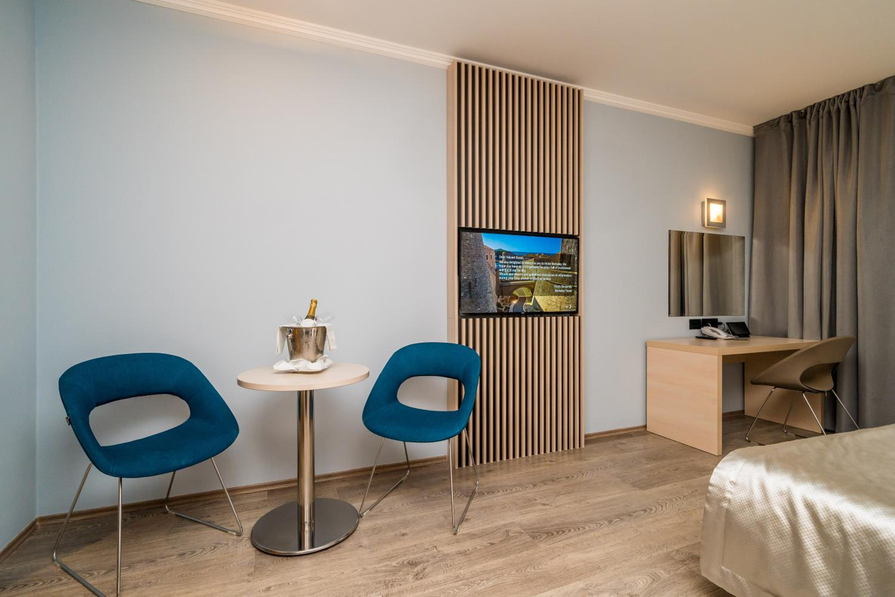 Superior Double Room with Balcony and Sea View photo 2