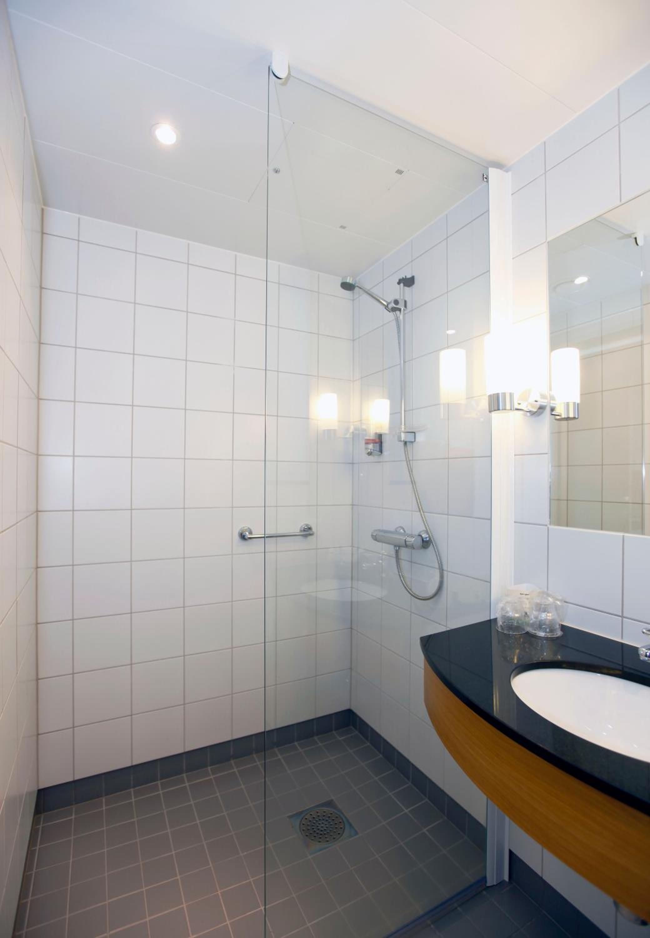 One-Bedroom Suite - Photo 5
