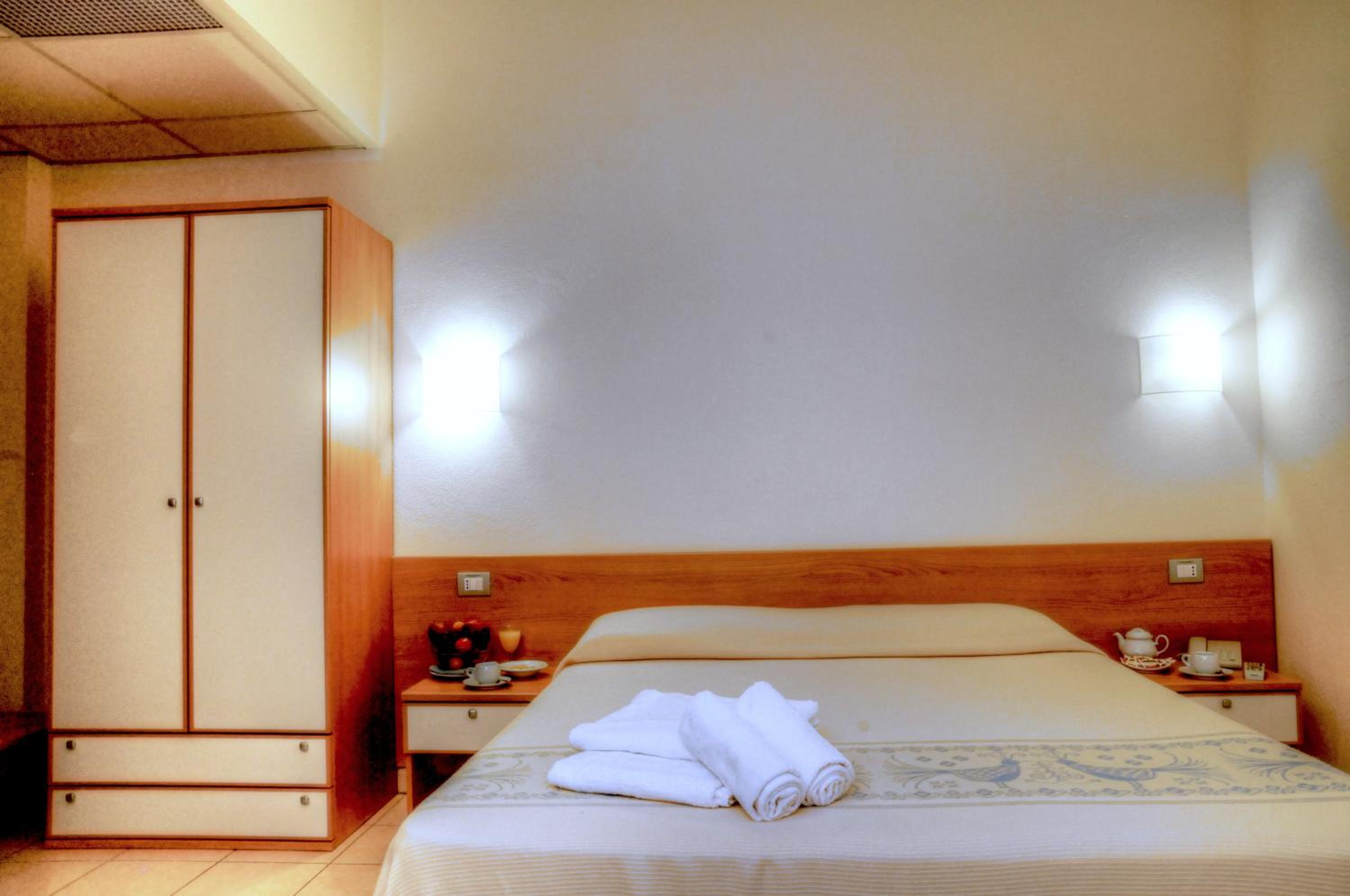 Standard Double or Twin Room - Photo 1