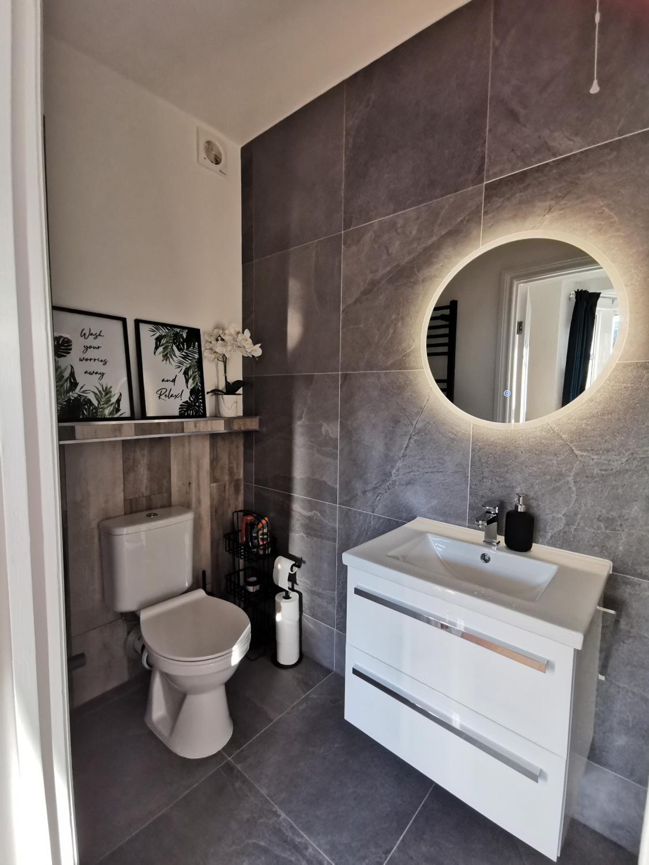 Double Room with Private Bathroom - Photo 12