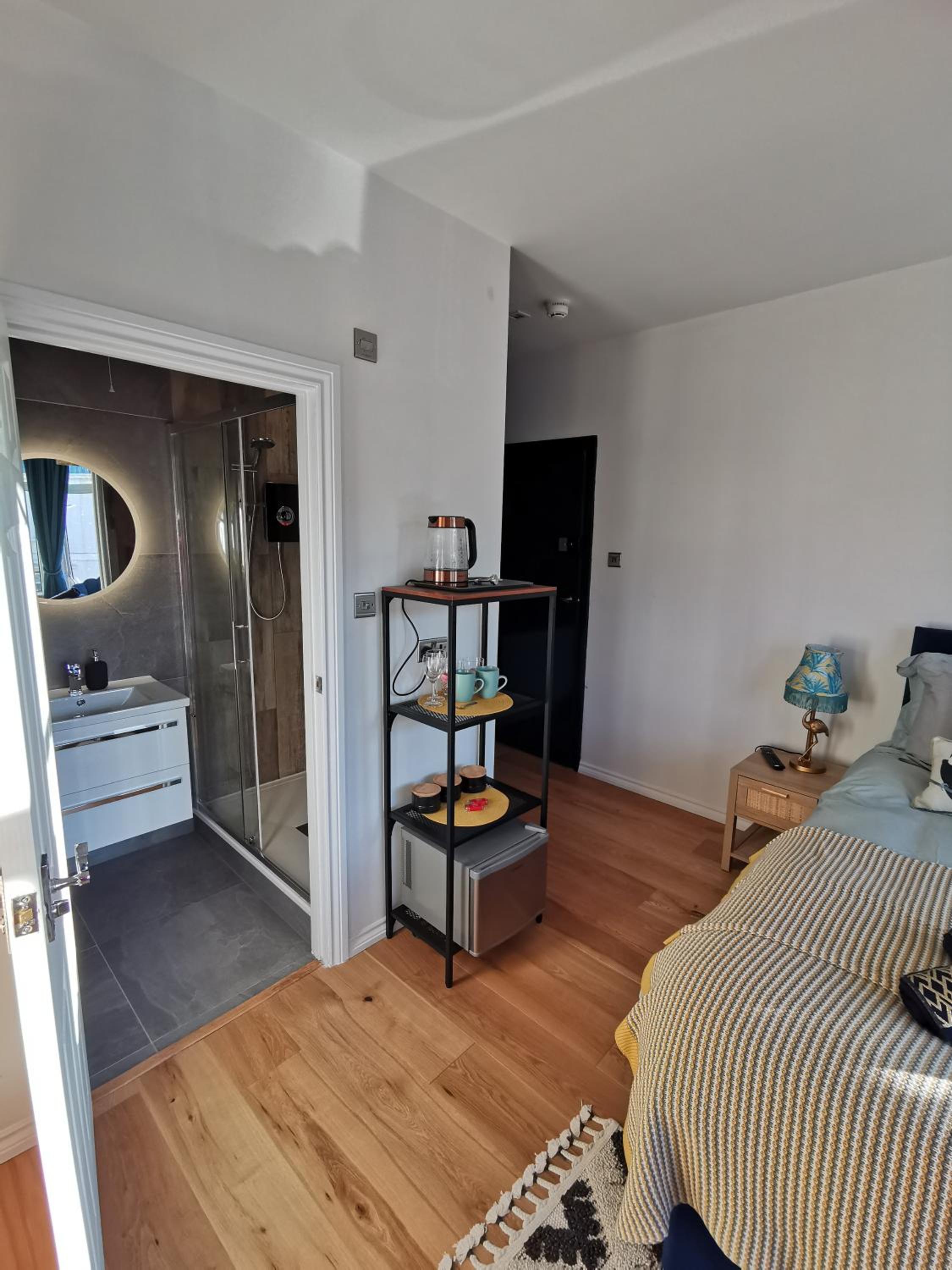 Double Room with Private Bathroom - Photo 14
