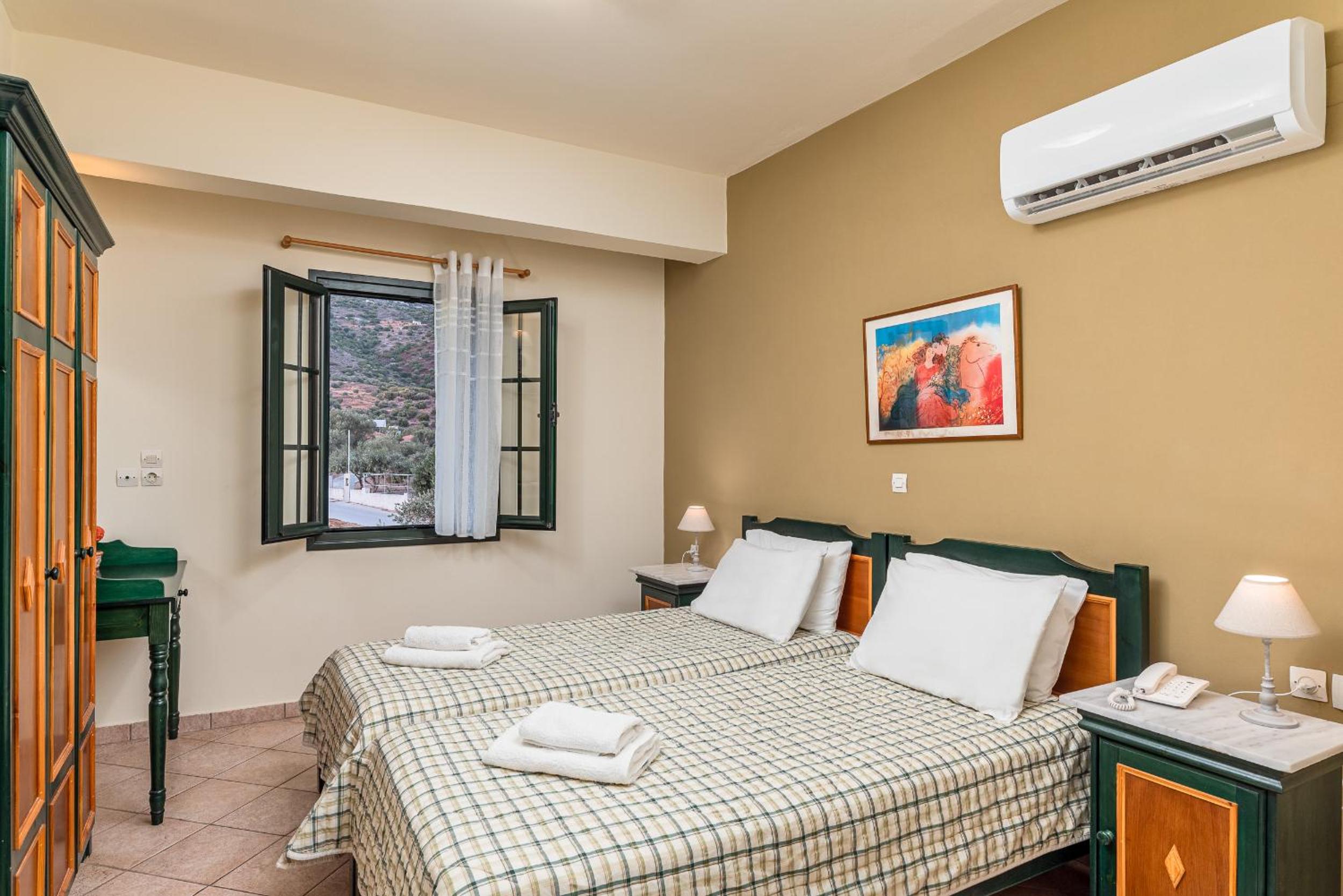 Apartment with Mountain View