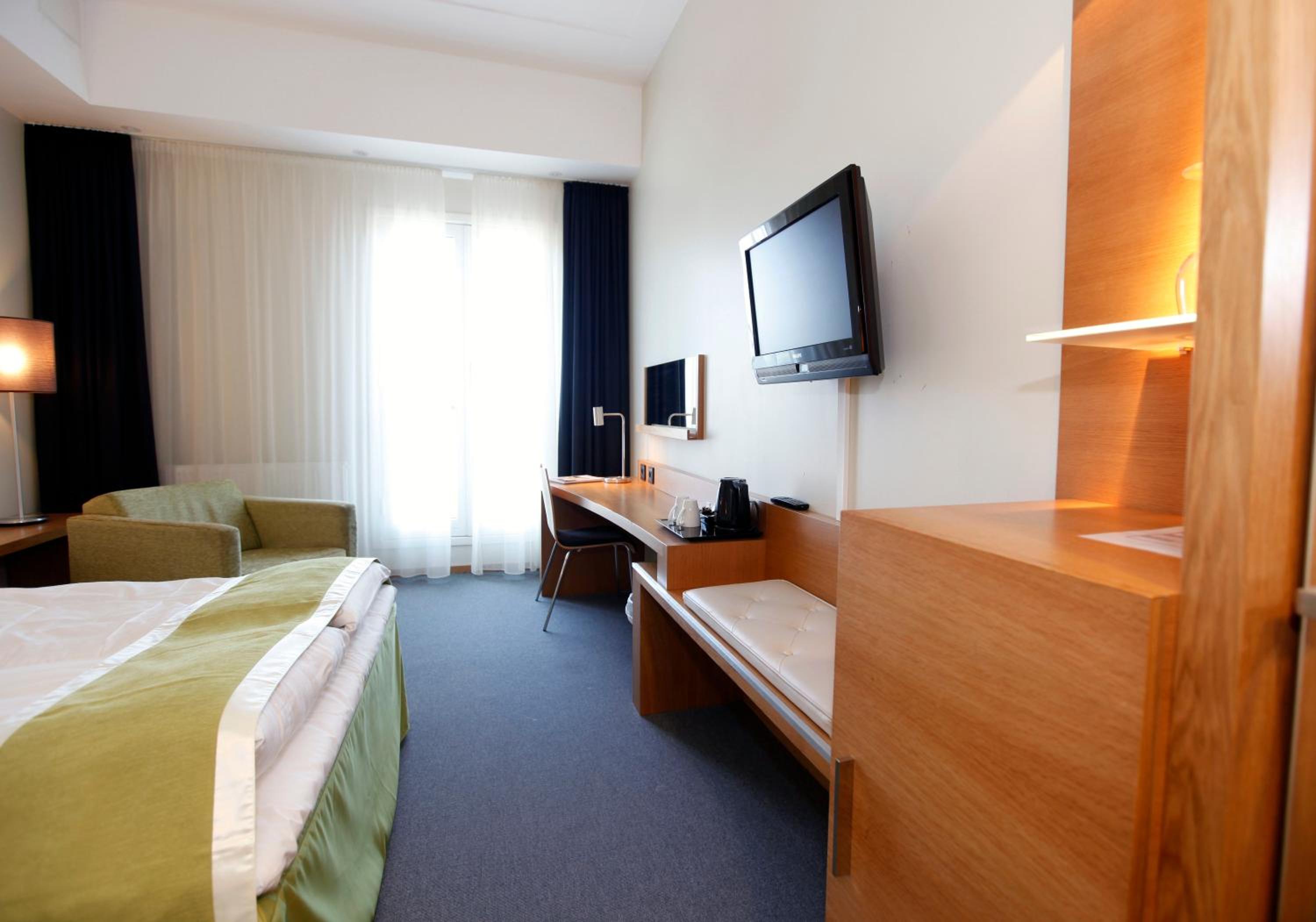 Superior Double Room with Fjord View - Photo 13