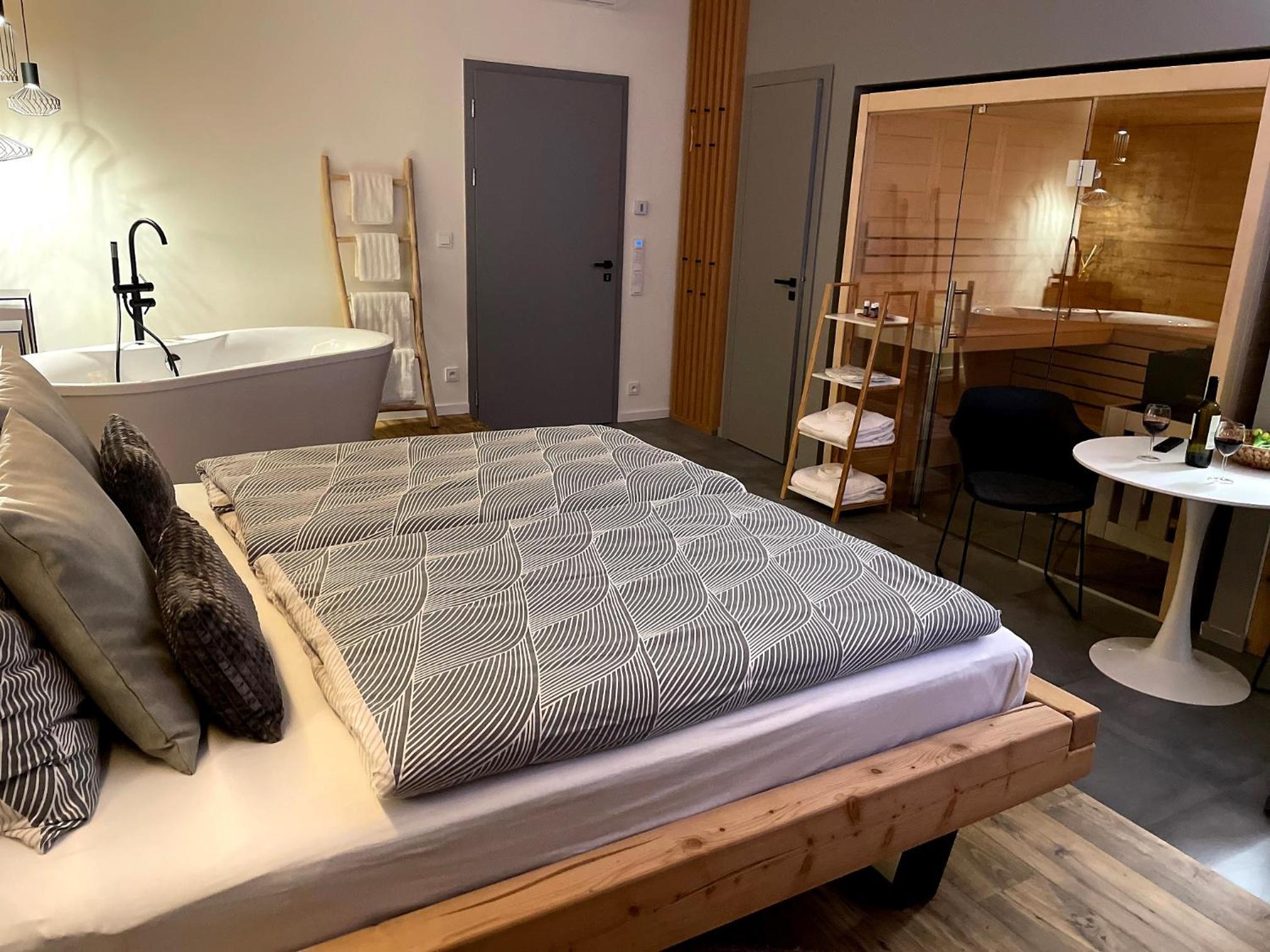 Double Room with Sauna and Spa Bath - Photo 37