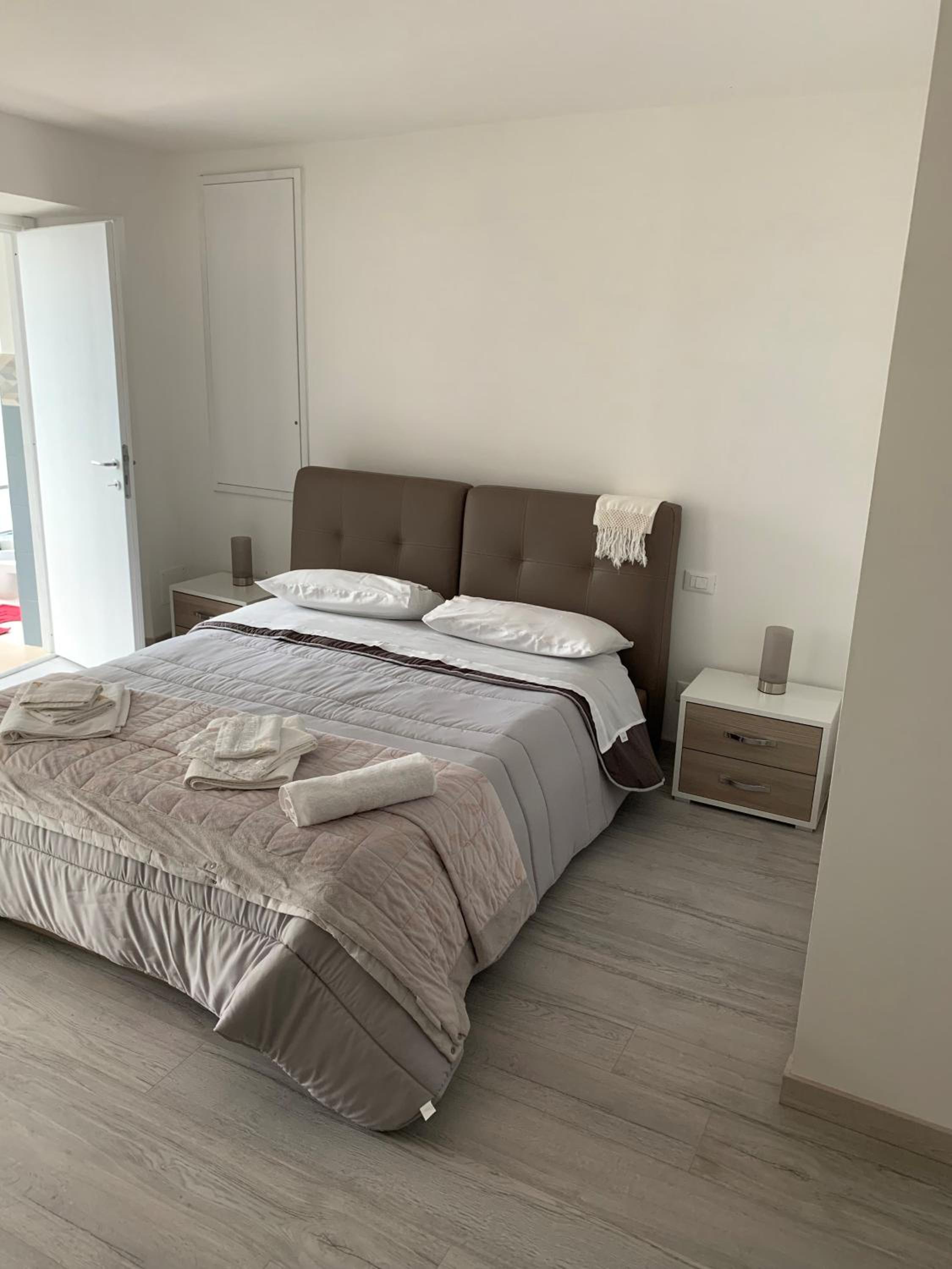One-Bedroom House photo 1