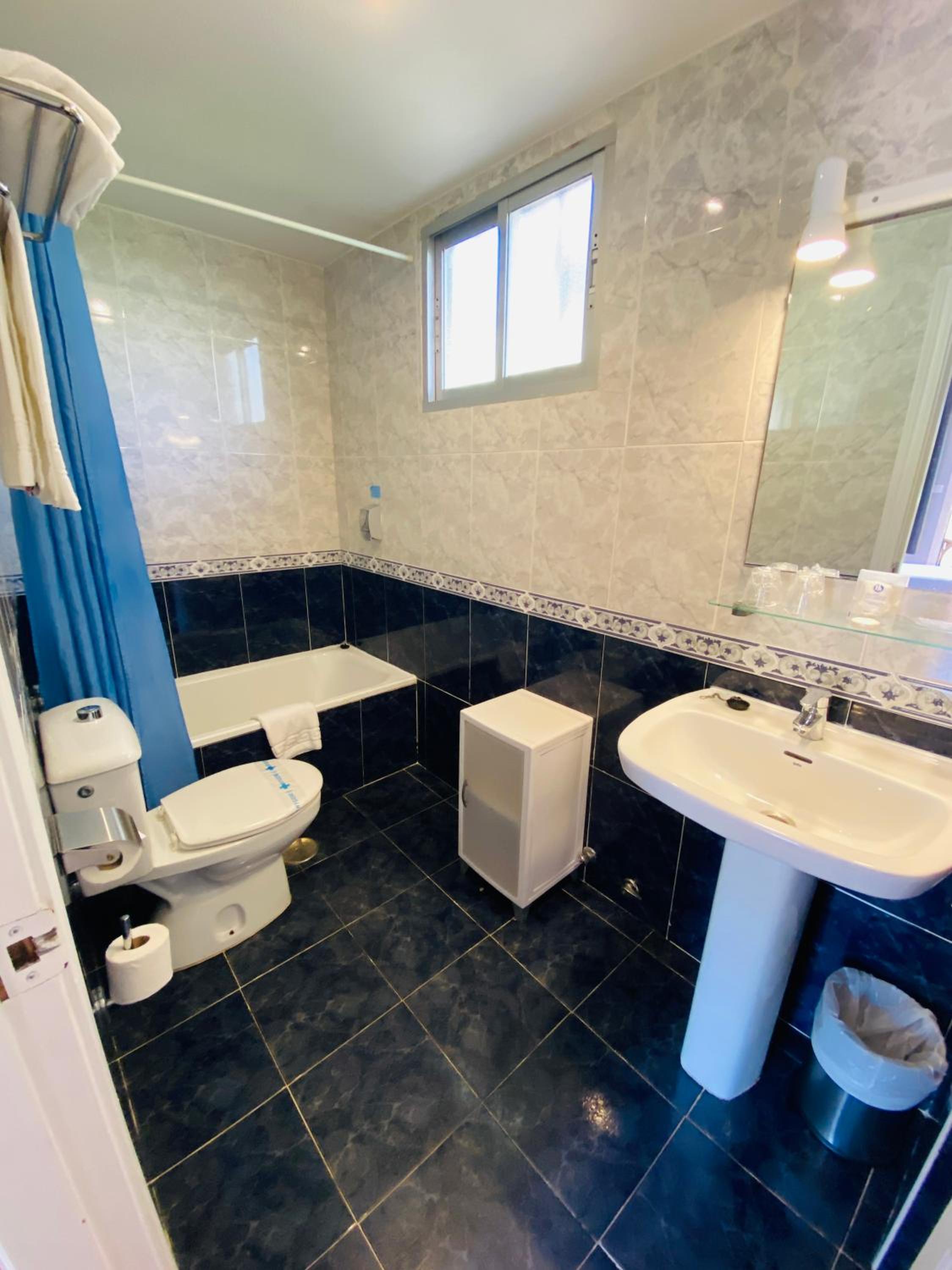 Twin Room- Ground floor with Terrace  - Photo 4