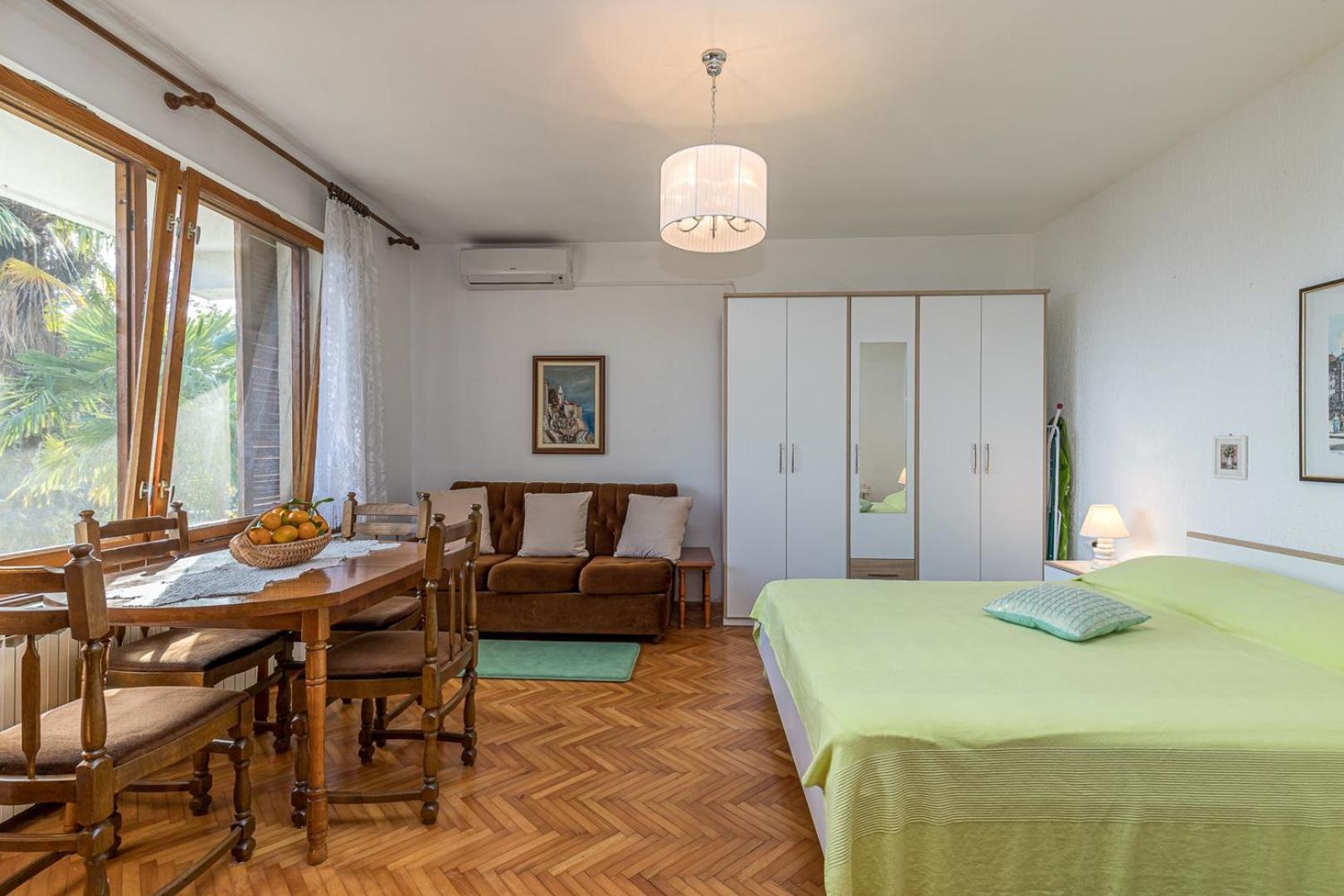 Studio Apartment with Sea View