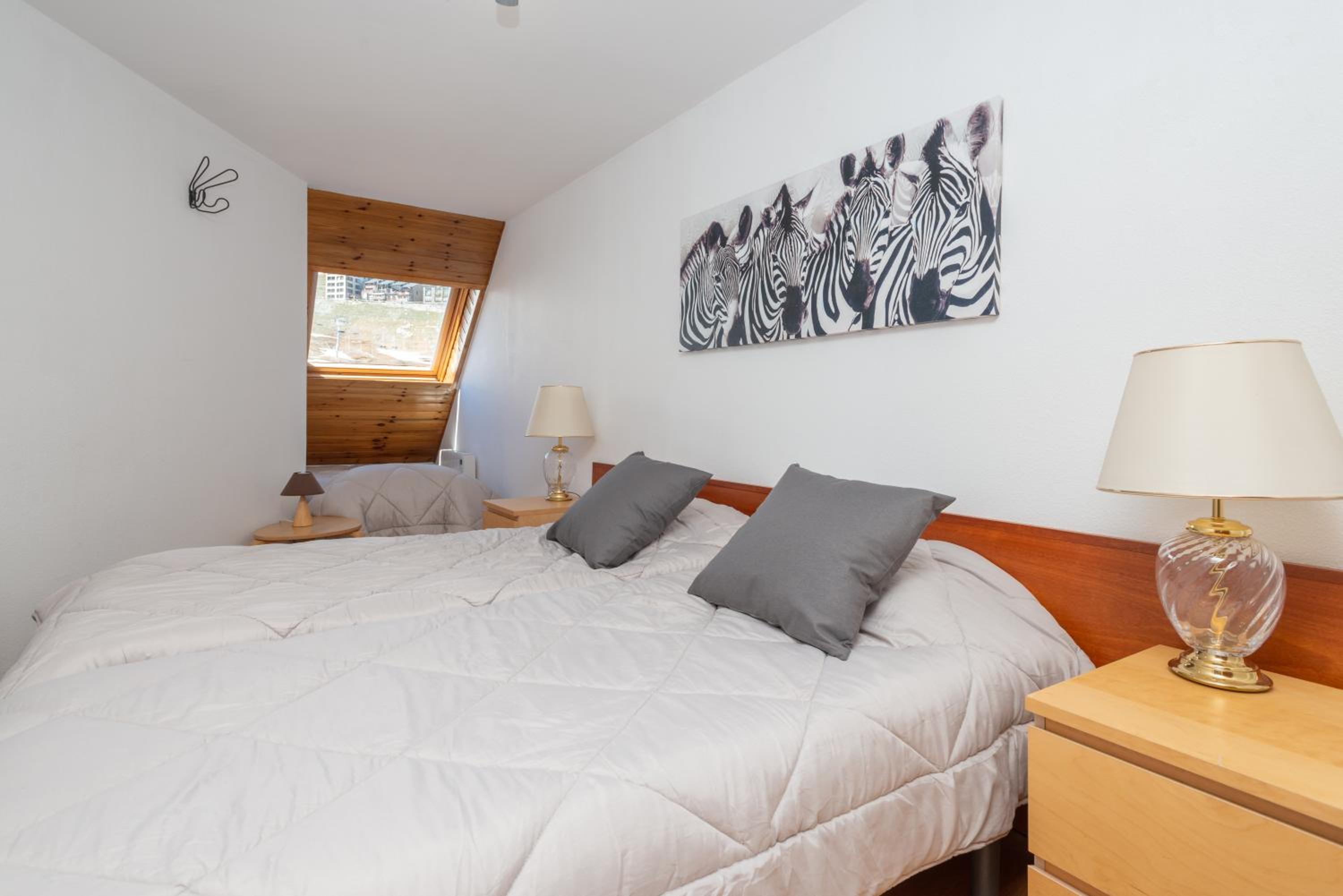 One-Bedroom Apartment (6 Adults) photo 2