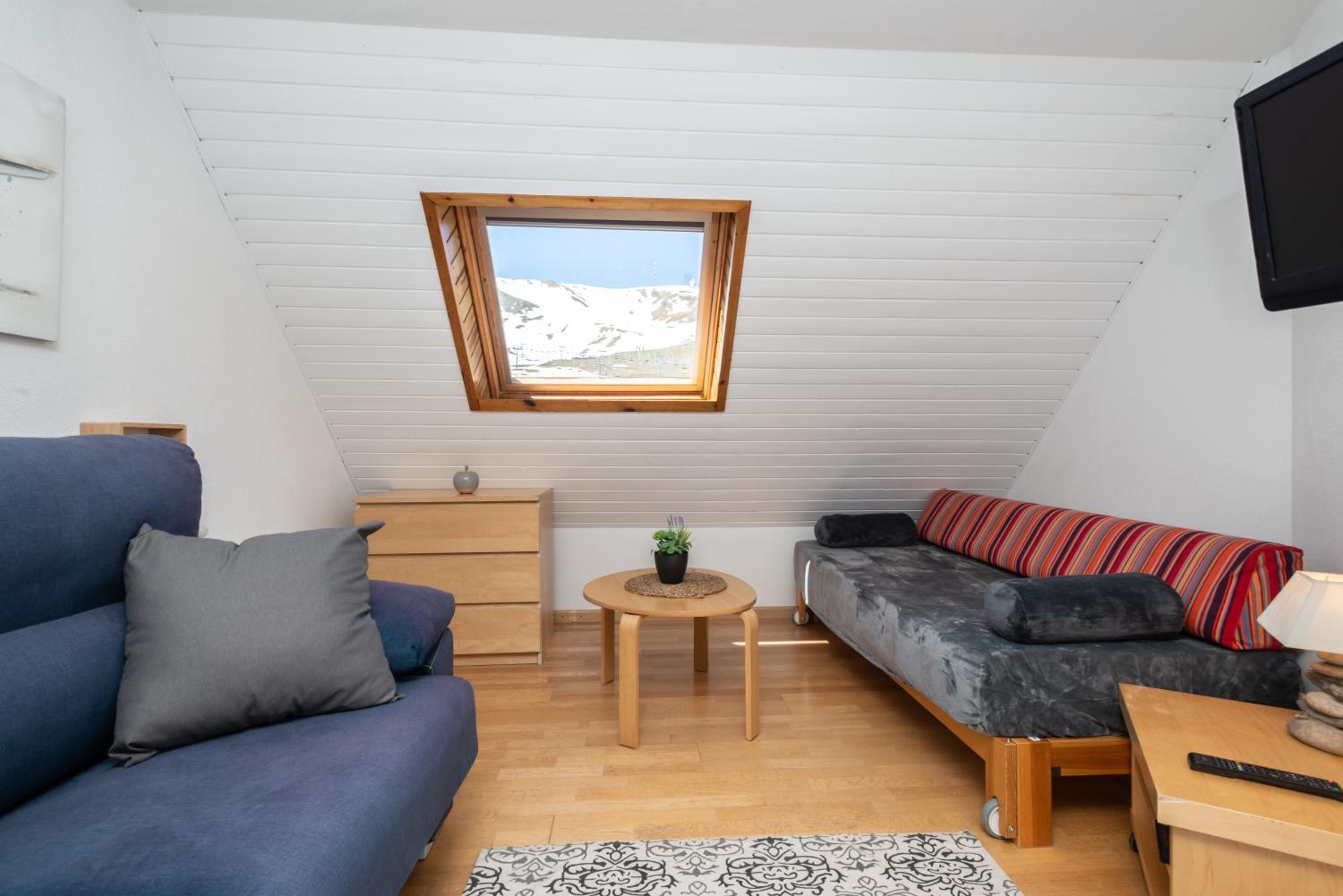 One-Bedroom Apartment (6 Adults) photo 3