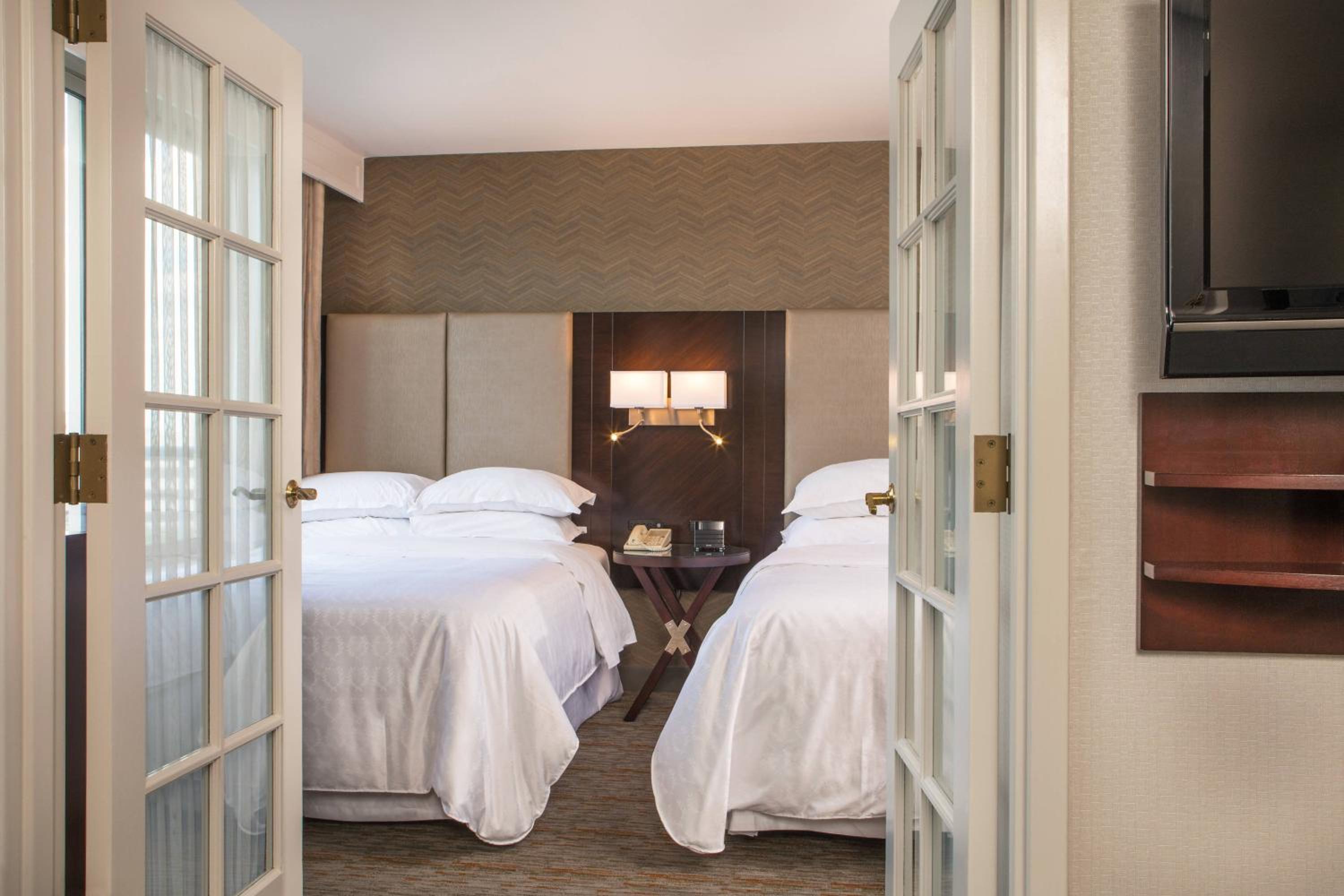 Double Room with Two Double Beds, Sofa Bed and Adapted Tub - Mobility and Hearing Accessible photo 1