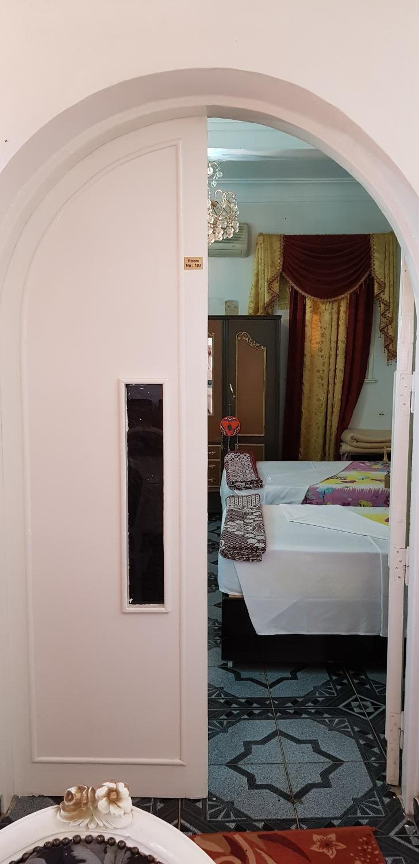 Double or Twin Room with Private External Bathroom - Photo 2