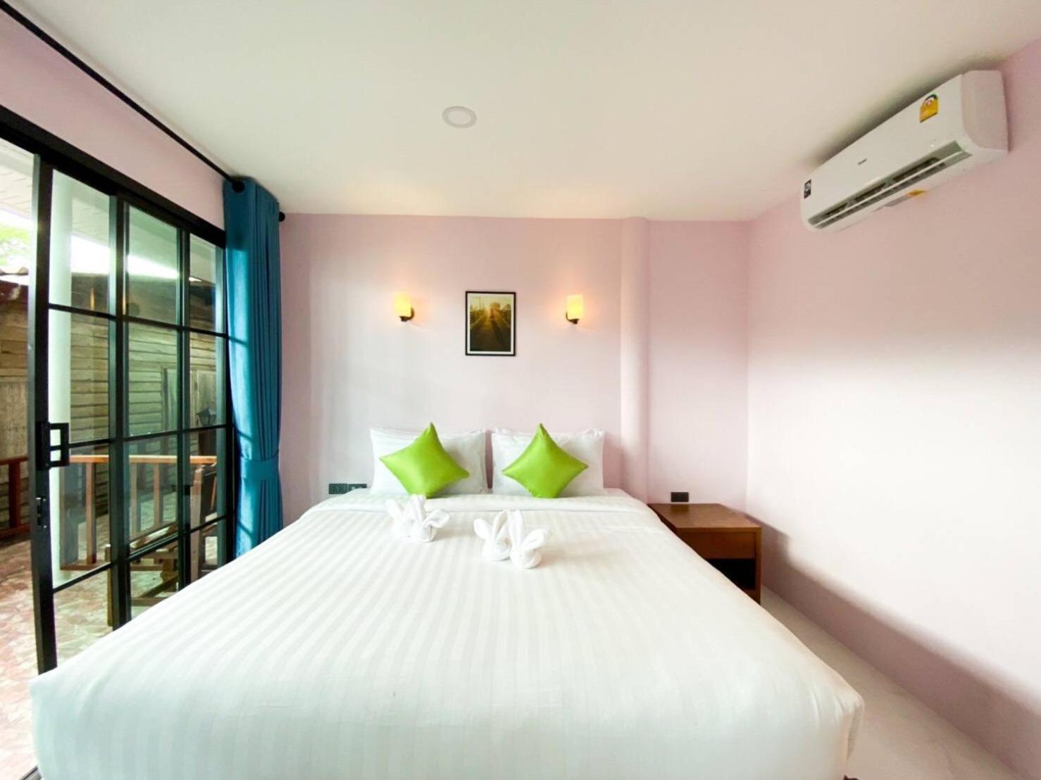 Standard Double Room - Photo 8