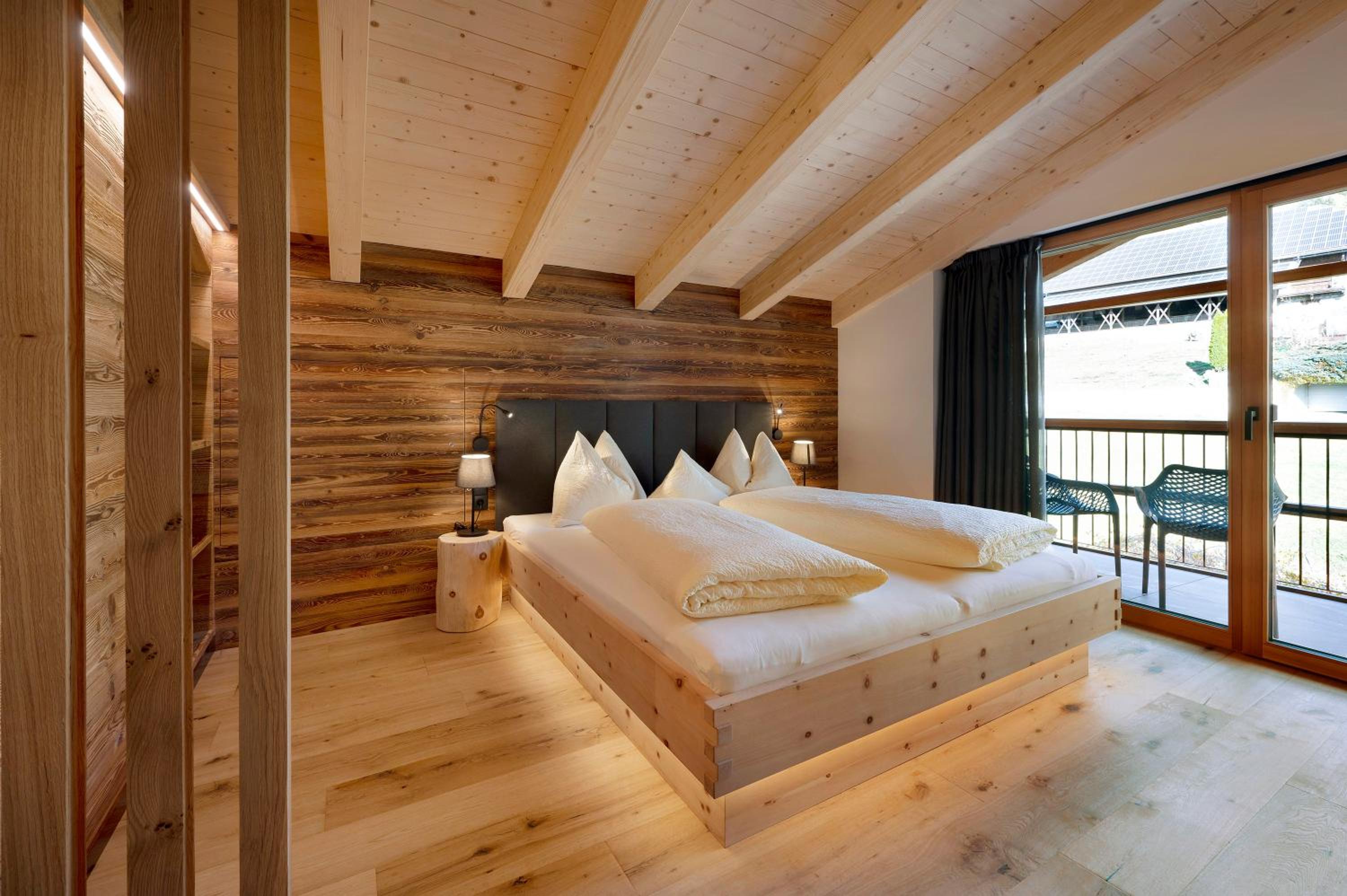 Two-Bedroom Deluxe Apartment with Balcony