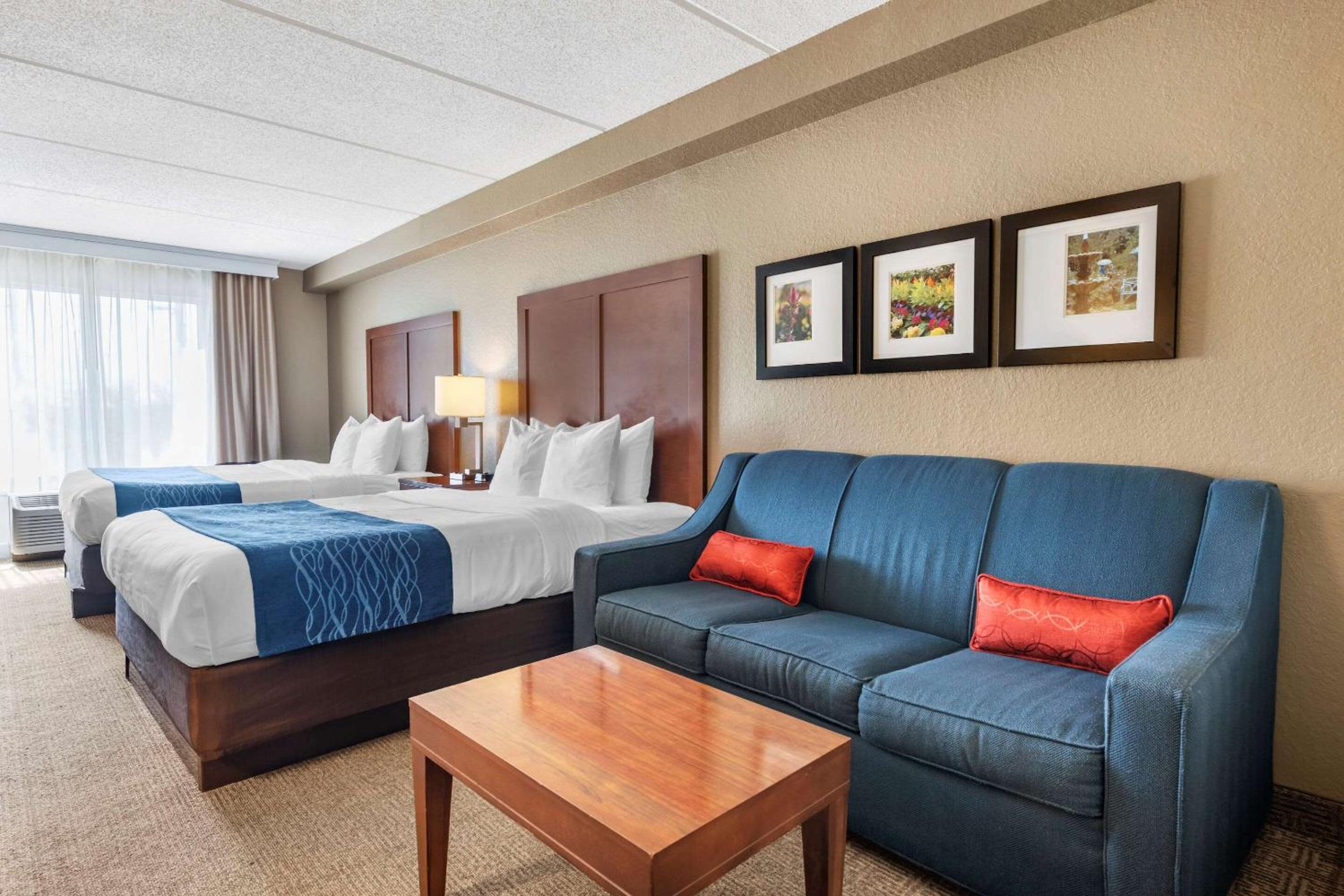 Queen Suite with Sofa Bed - Non-Smoking - Photo 4