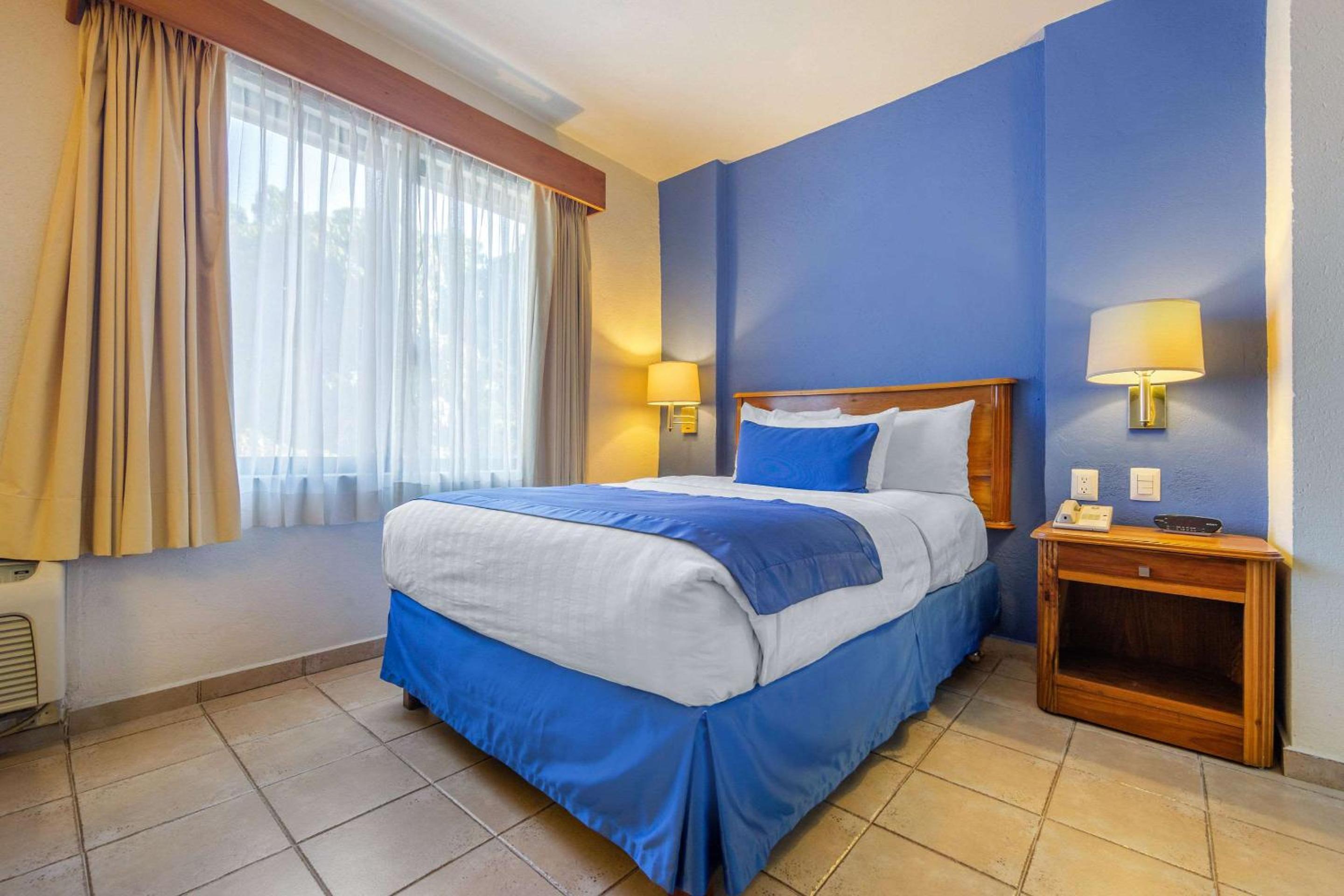 Standard Double Room - Non-Smoking - Photo 6